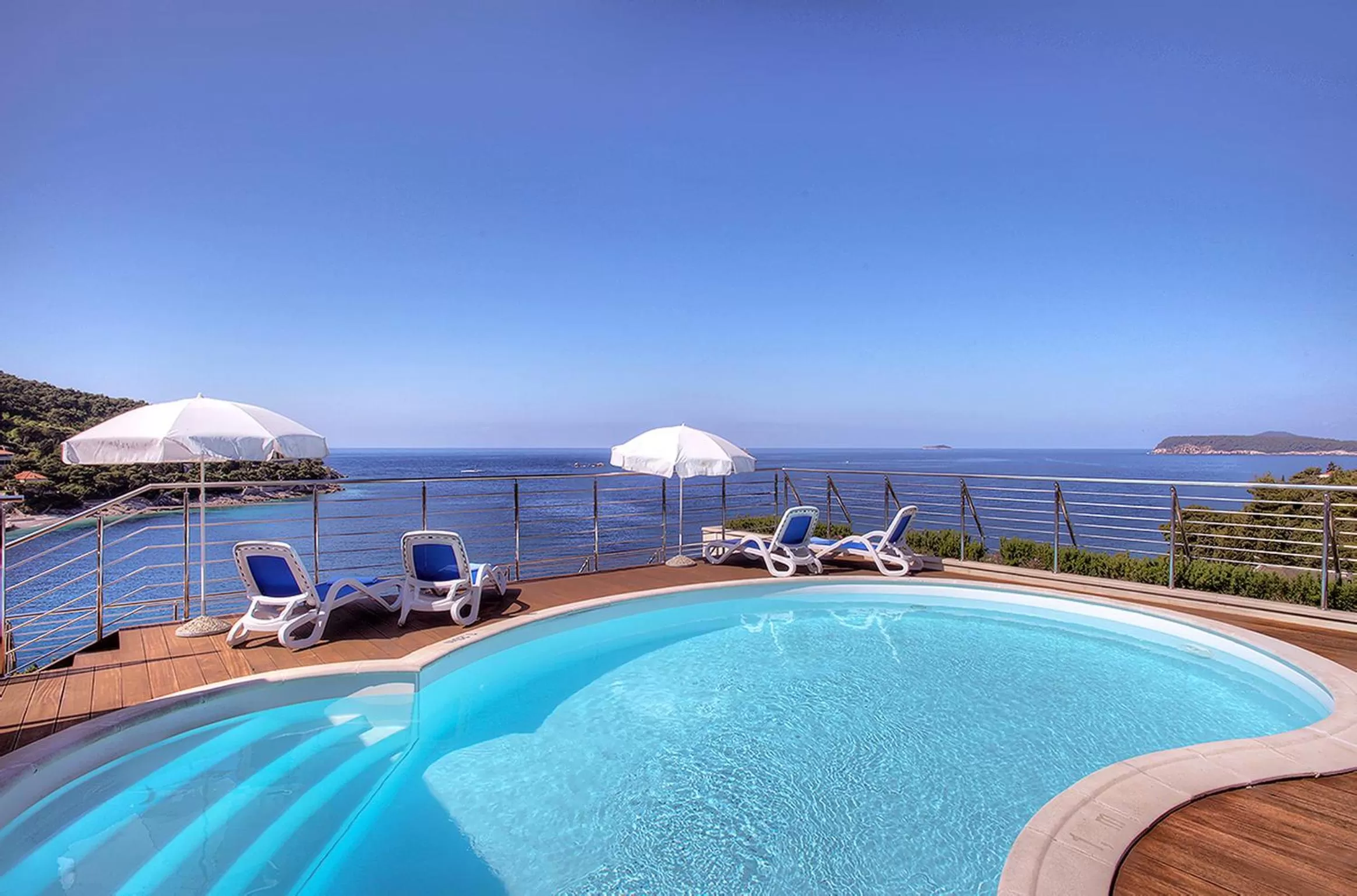 Swimming pool in Hotel More