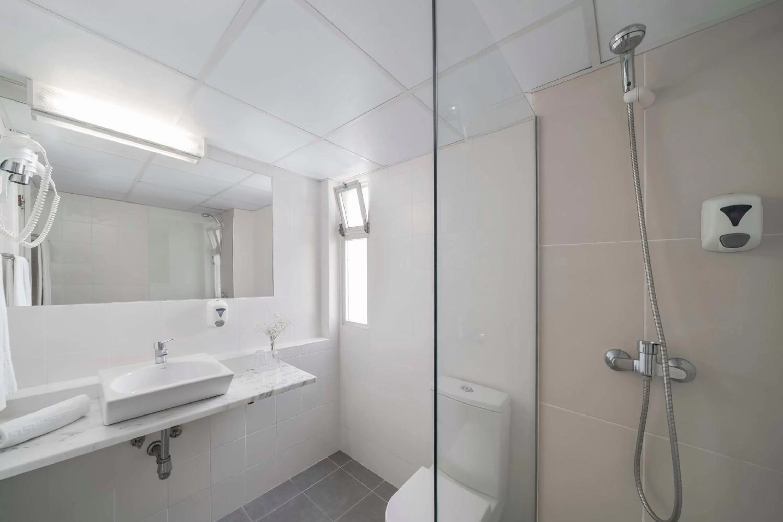 Bathroom in Dorisol Estrelicia Hotel