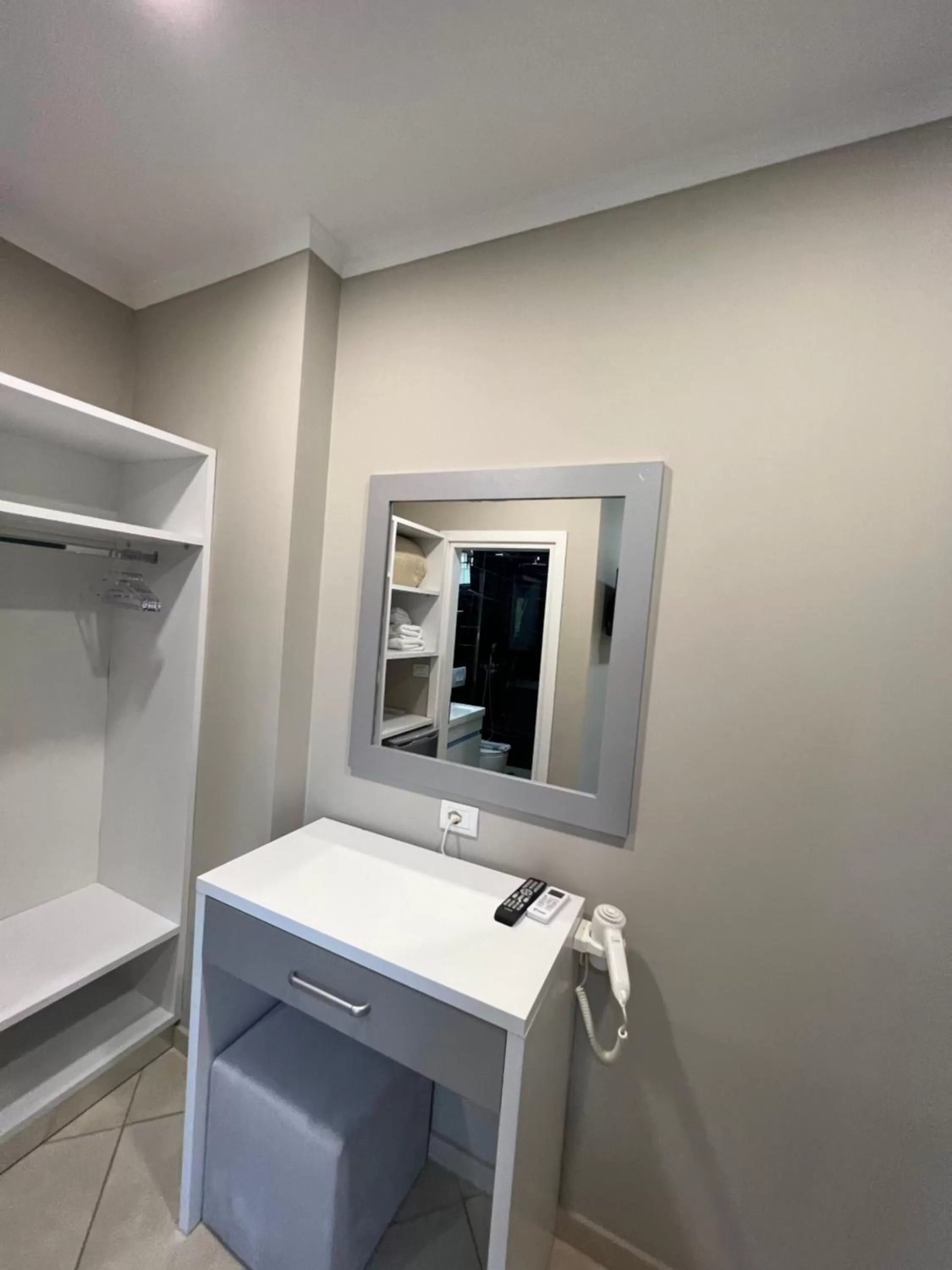 heating, TV/Entertainment Center in Aphrodite Garden Rooms & Apartment