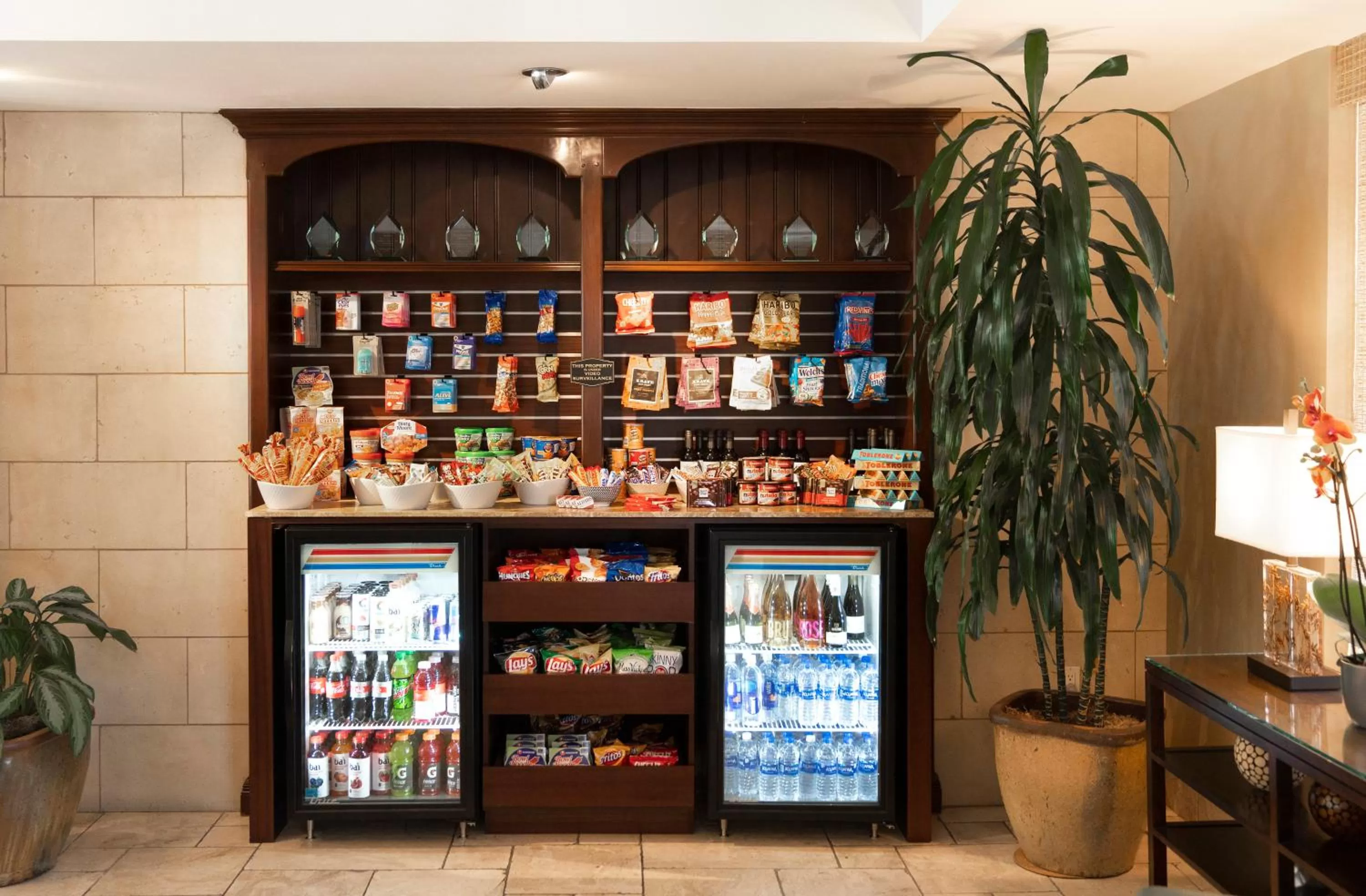 On-site shops in Ayres Hotel & Spa Mission Viejo - Lake Forest