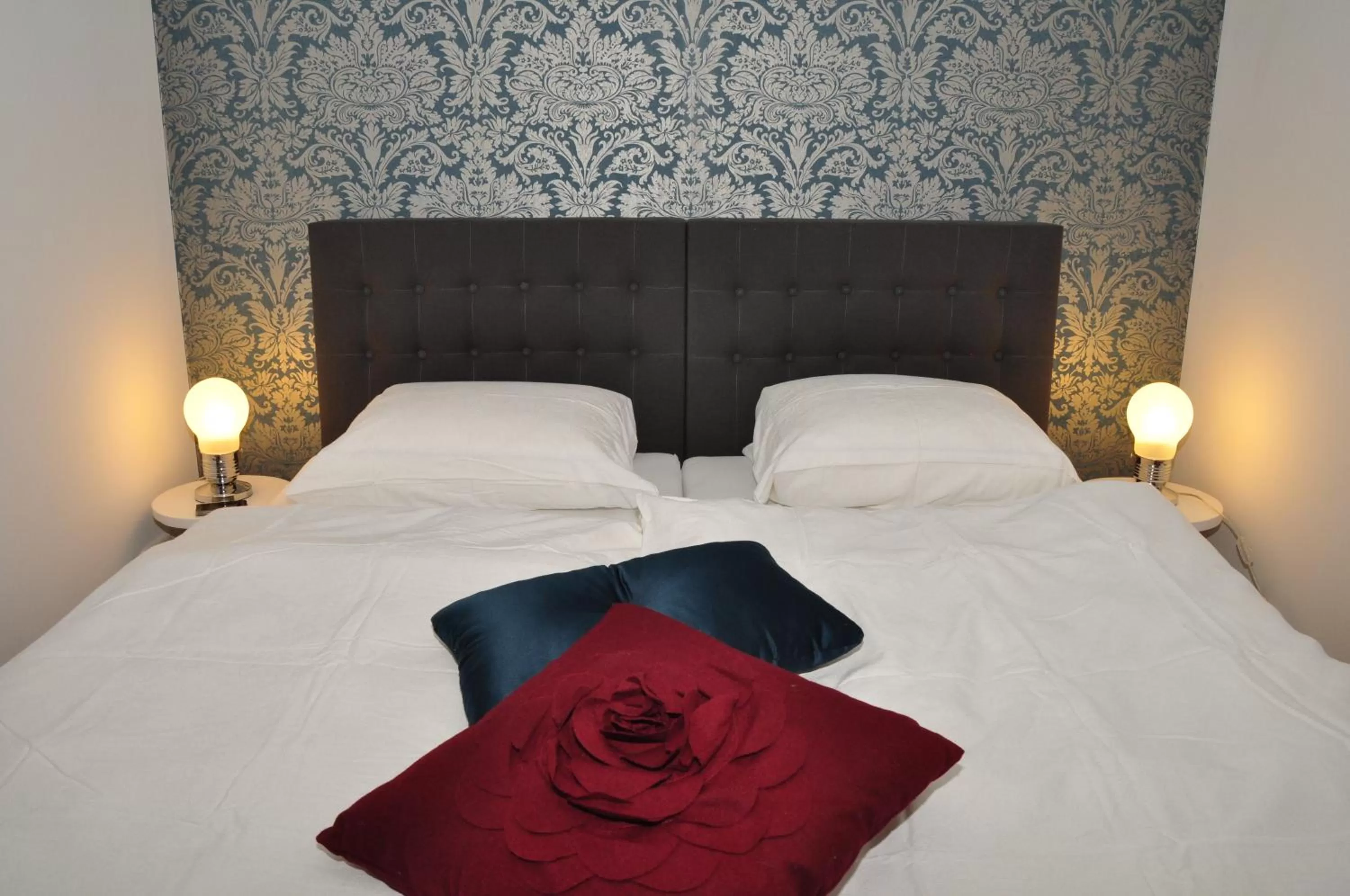 Photo of the whole room, Bed in Six! Eat Work Sleep