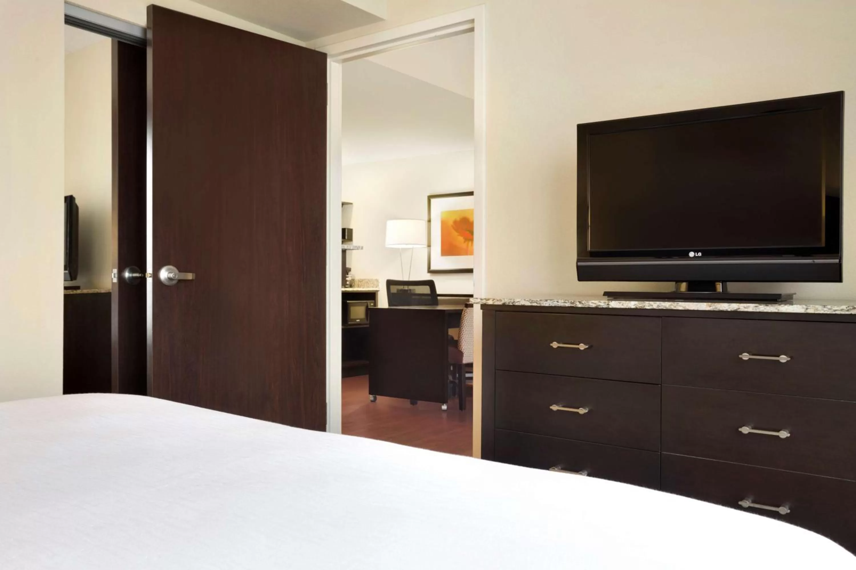 Bed in Embassy Suites by Hilton Jackson North Ridgeland