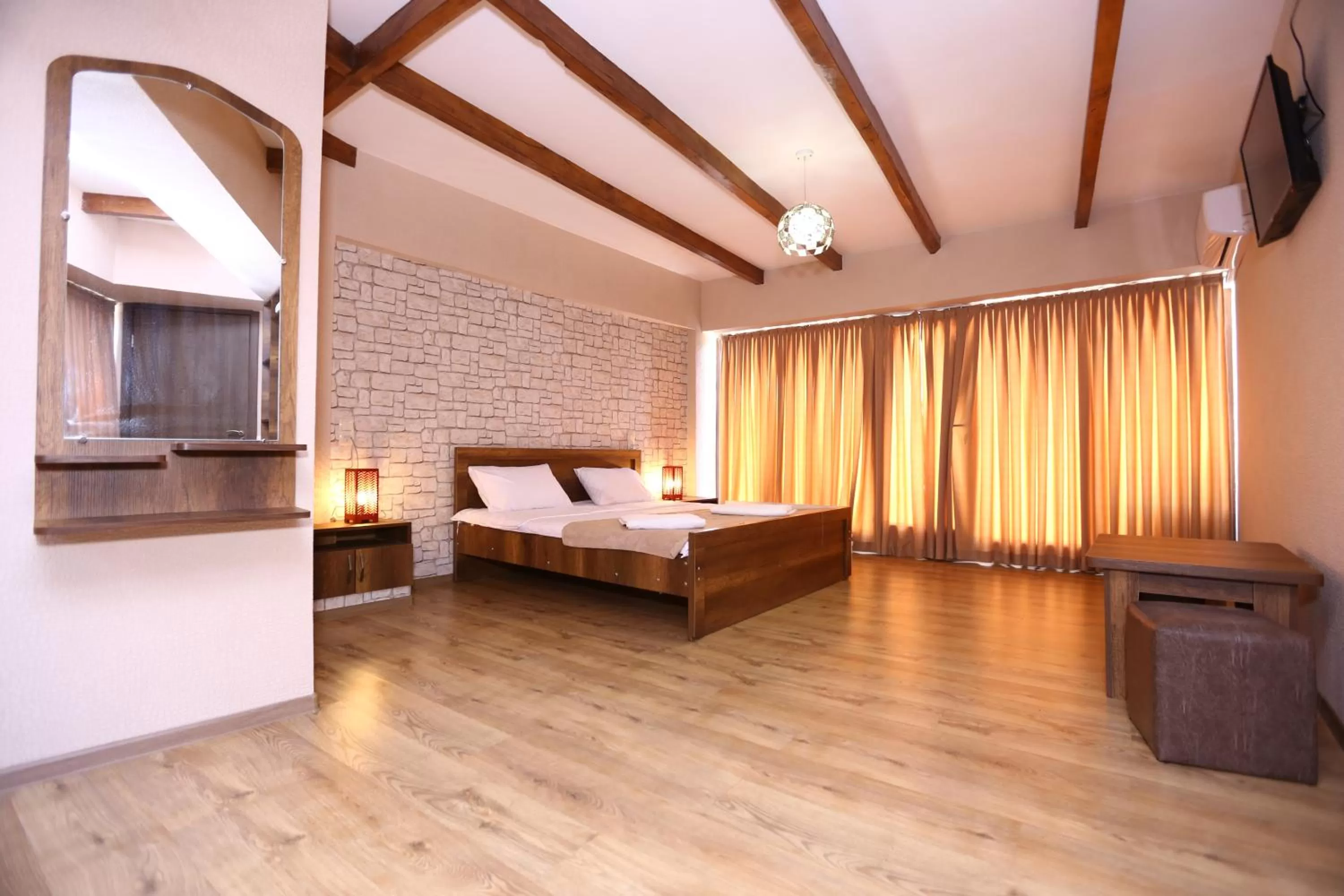 Bed in Hotel Traveler