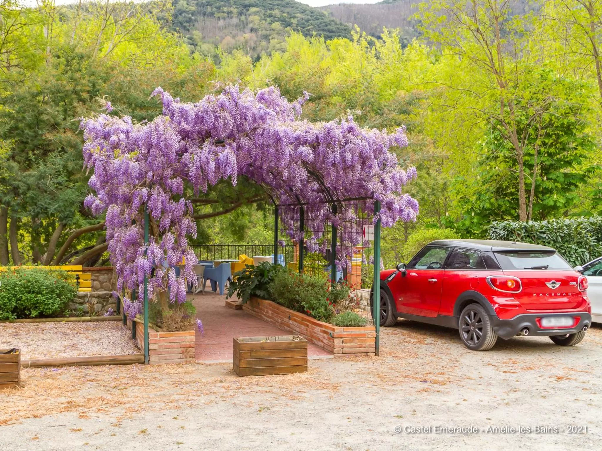 Property building in Appart'Hotel Castel Emeraude, Charme et Caractère