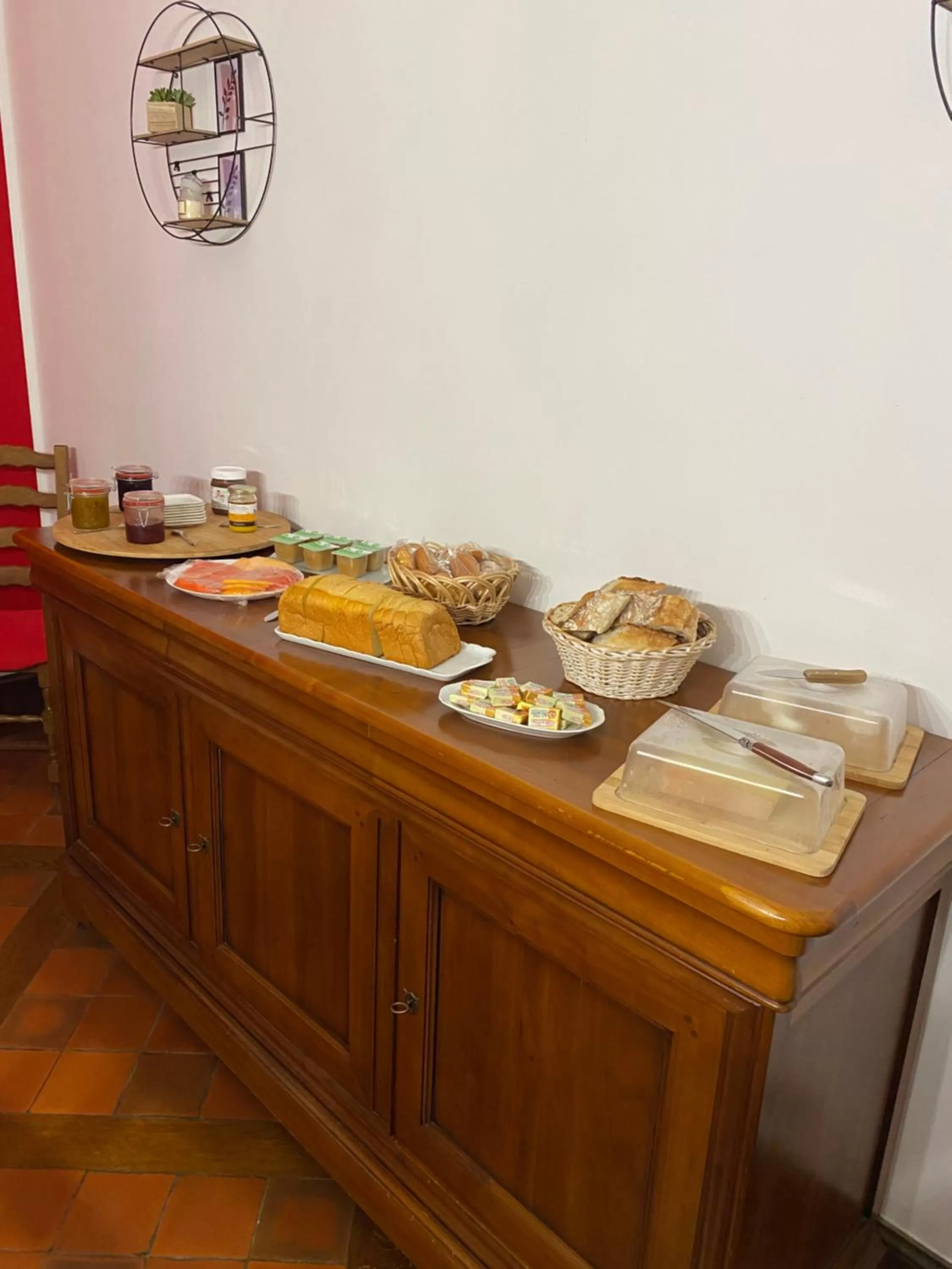 Continental breakfast in LES GENEBRUYERES - L'HISTOIRE D'UN REVE