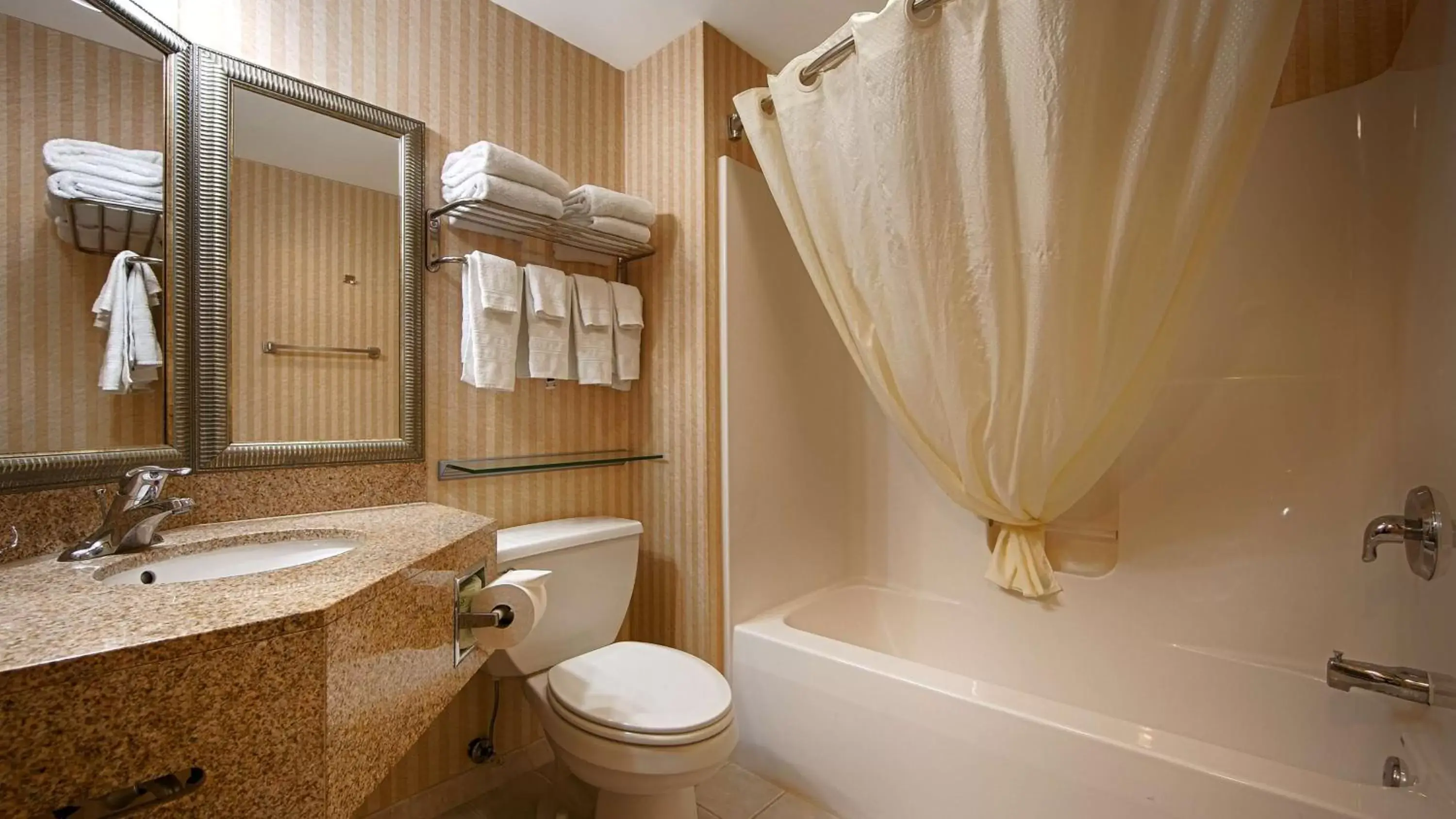 King Room with Spa Bath in Best Western Harrisburg Hershey King Room with Spa Bath in Best Western Harrisburg Hershey