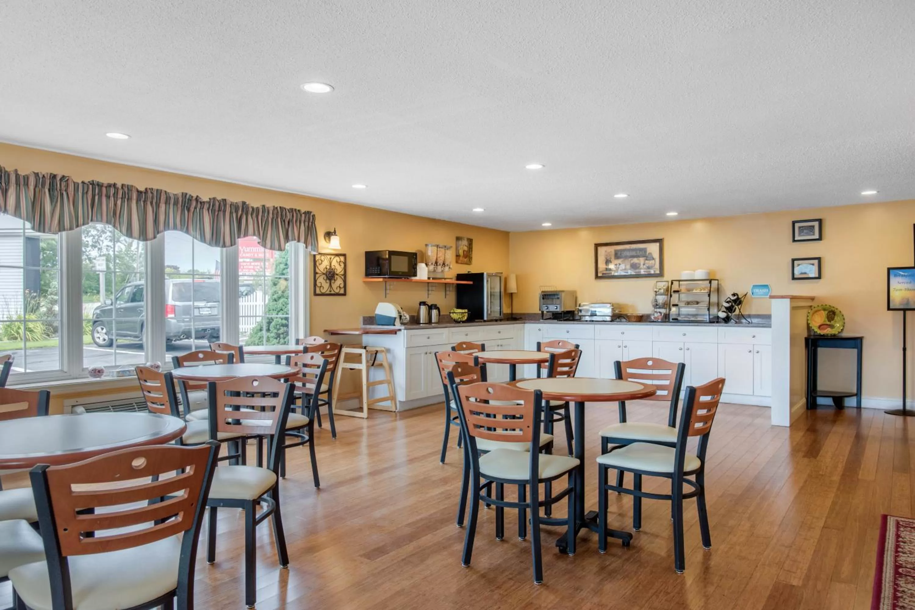 Restaurant/places to eat in Coachman Inn