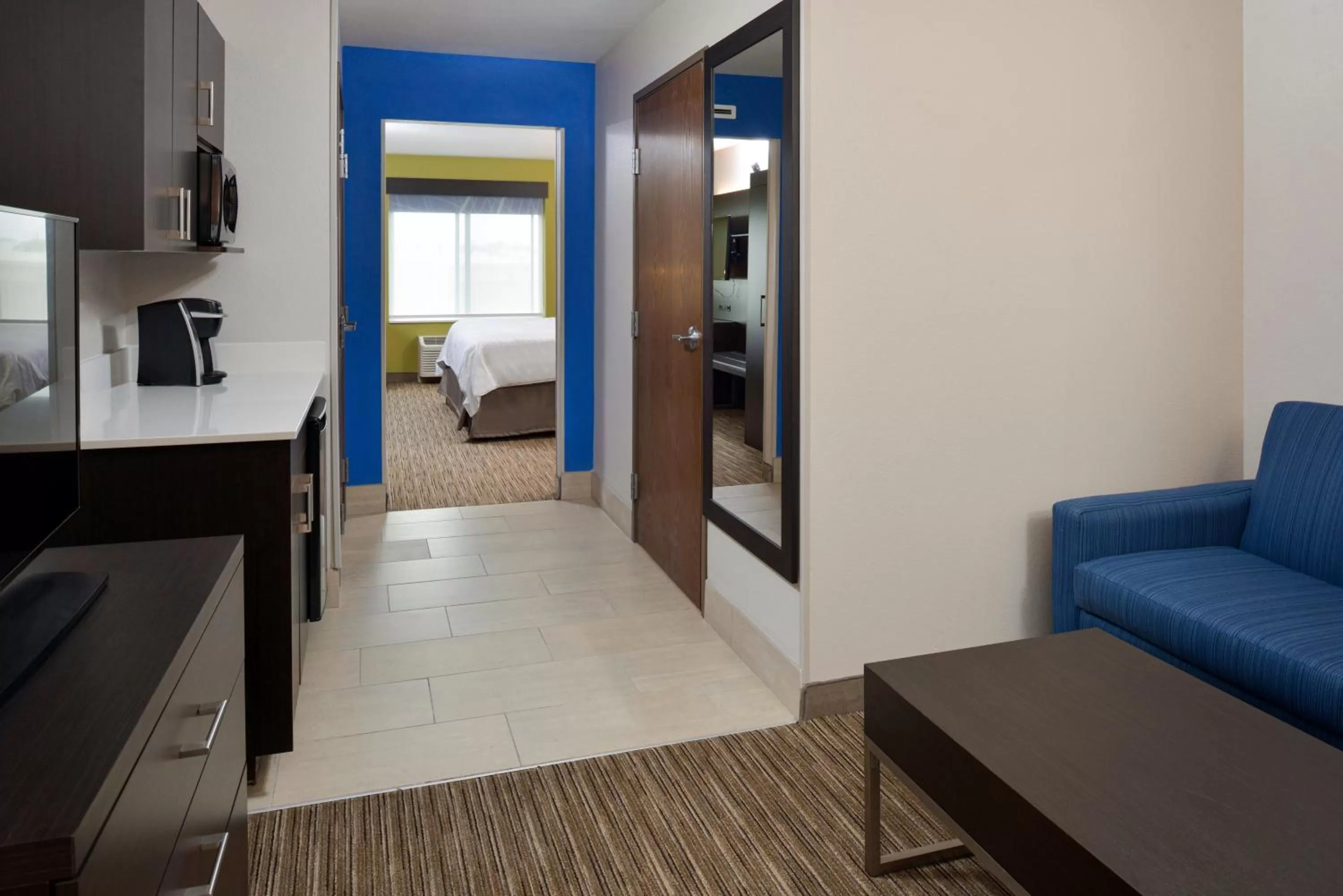 Photo of the whole room, Bed in Holiday Inn Express & Suites Pueblo by IHG