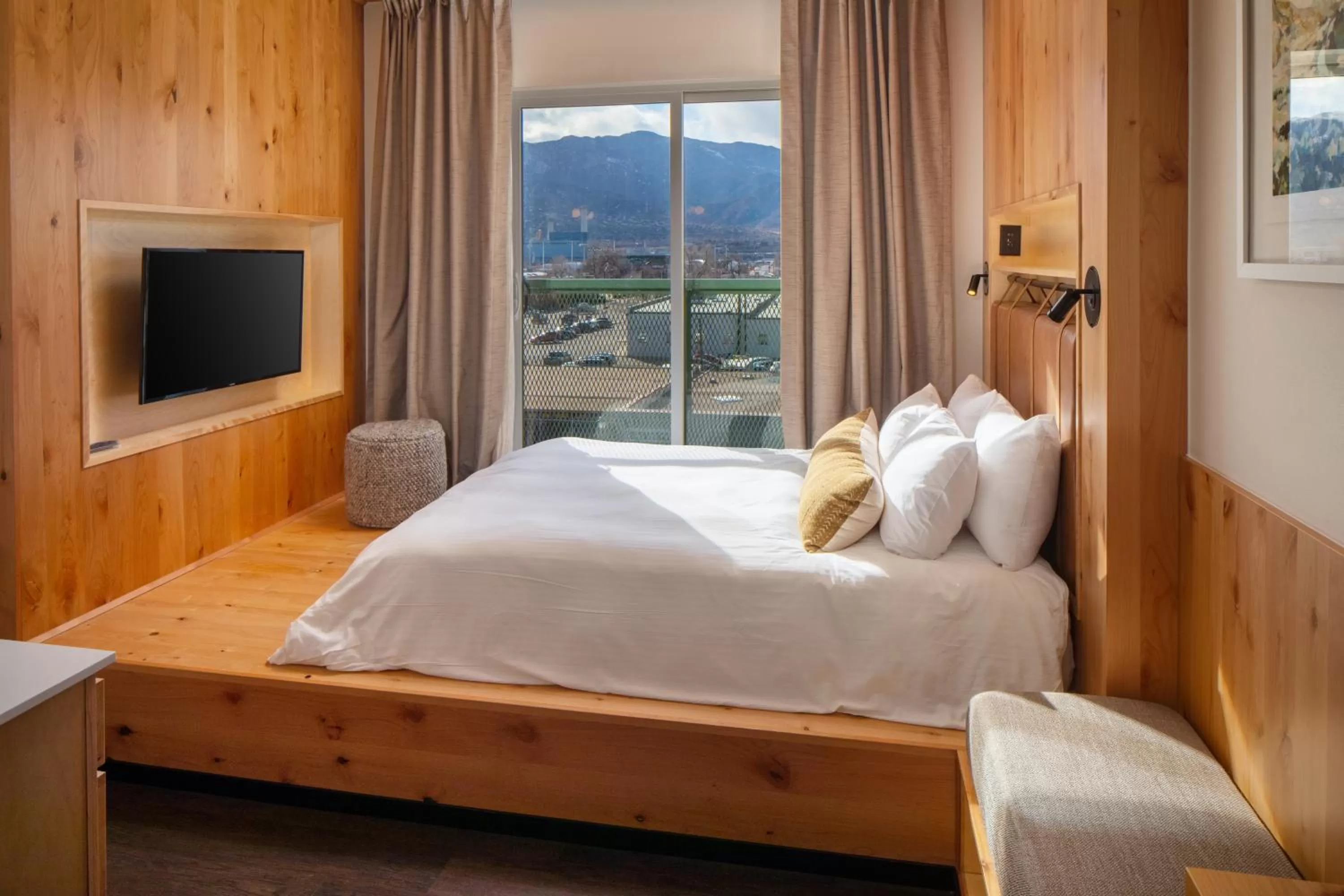 City Junior Queen Suite in Kinship Landing