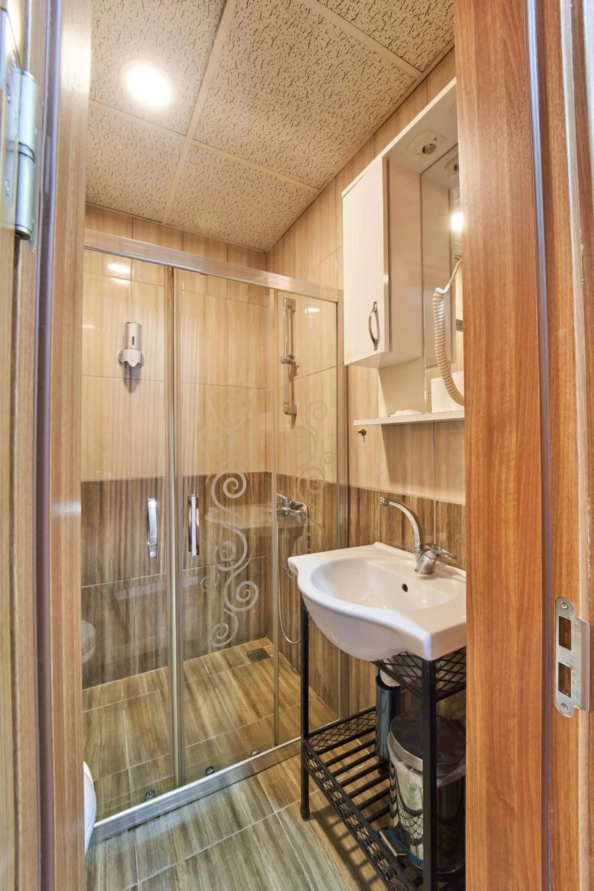 Shower in Istanbul Sirkeci Hotel