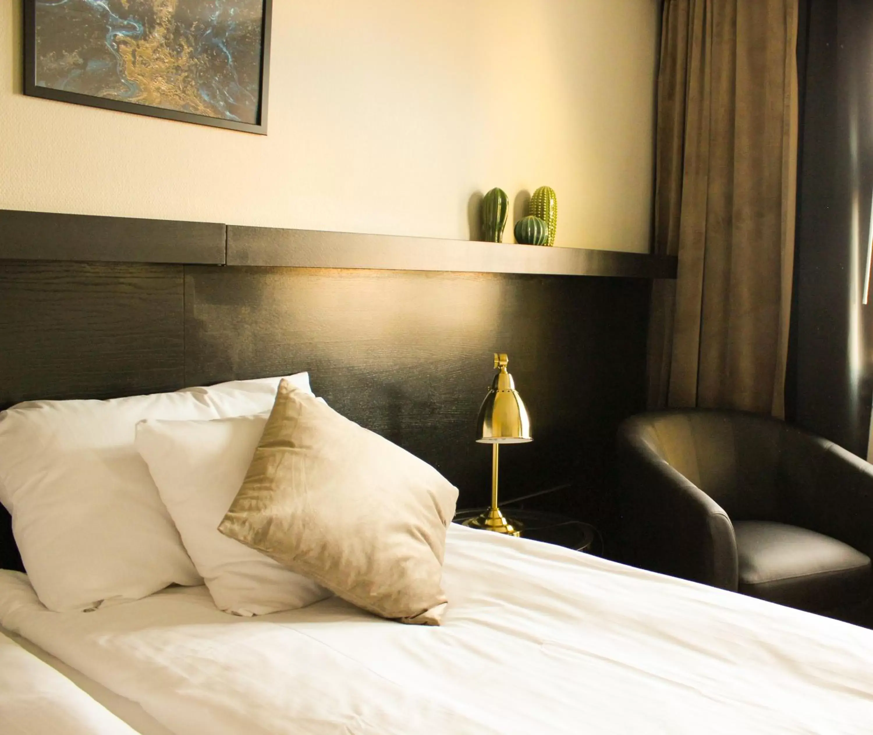 Deluxe Double Room in Kumla Hotel Deluxe Double Room in Kumla Hotel