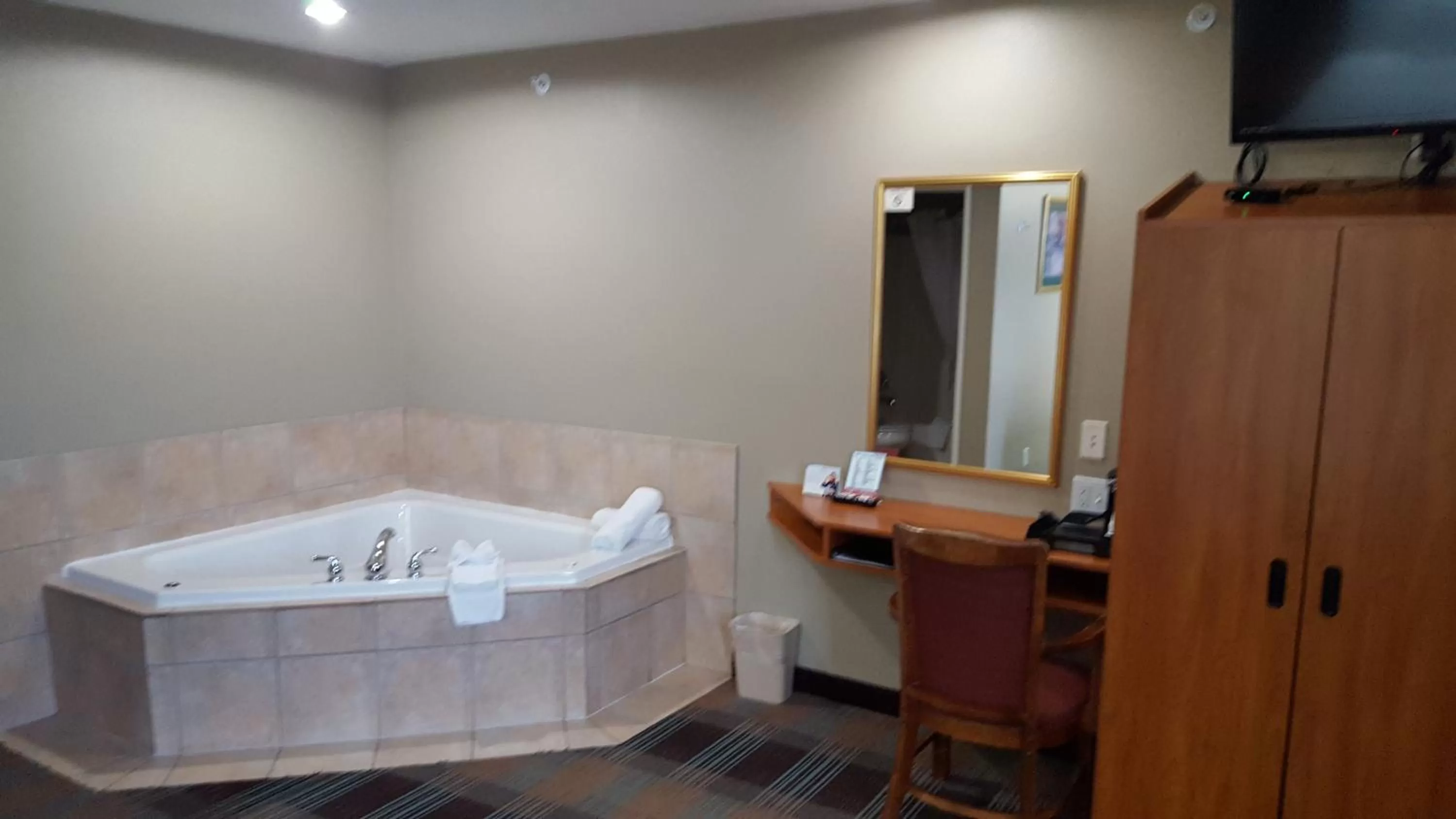 Hot Tub in Microtel Inn & Suites by Wyndham Bozeman