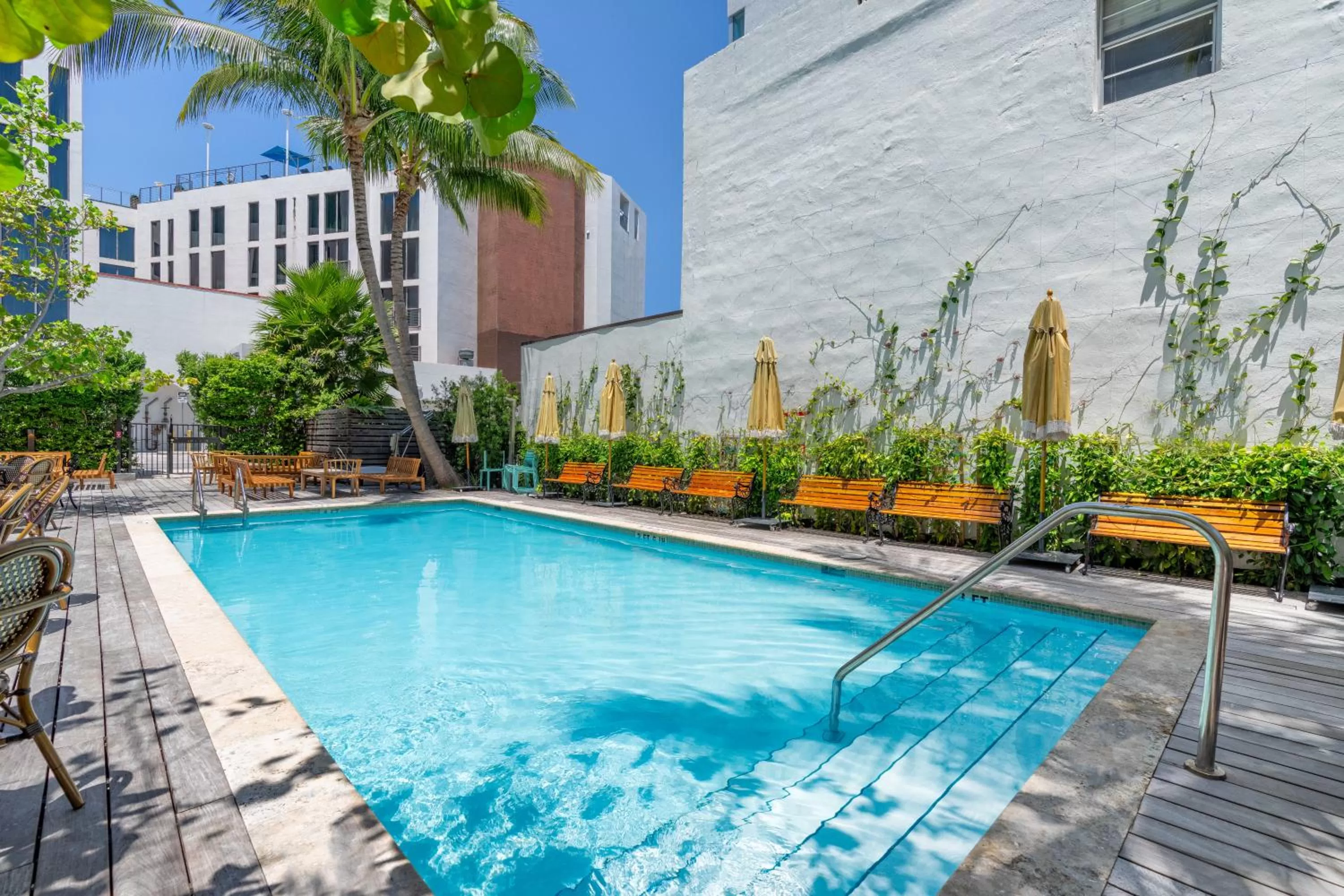 Swimming Pool in The Variety by LuxUrban