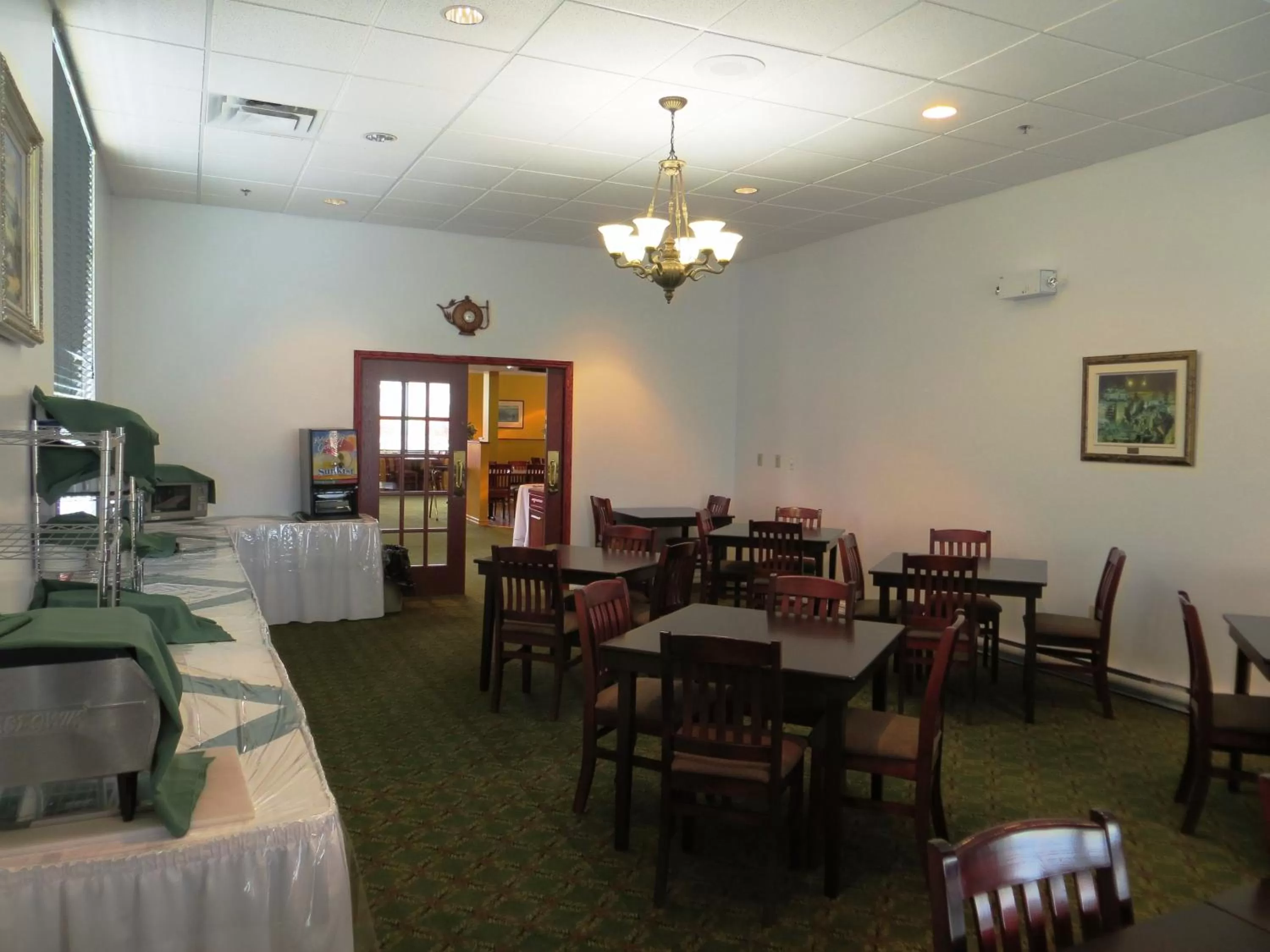 Restaurant/places to eat in Days Inn by Wyndham Oromocto Conference Centre