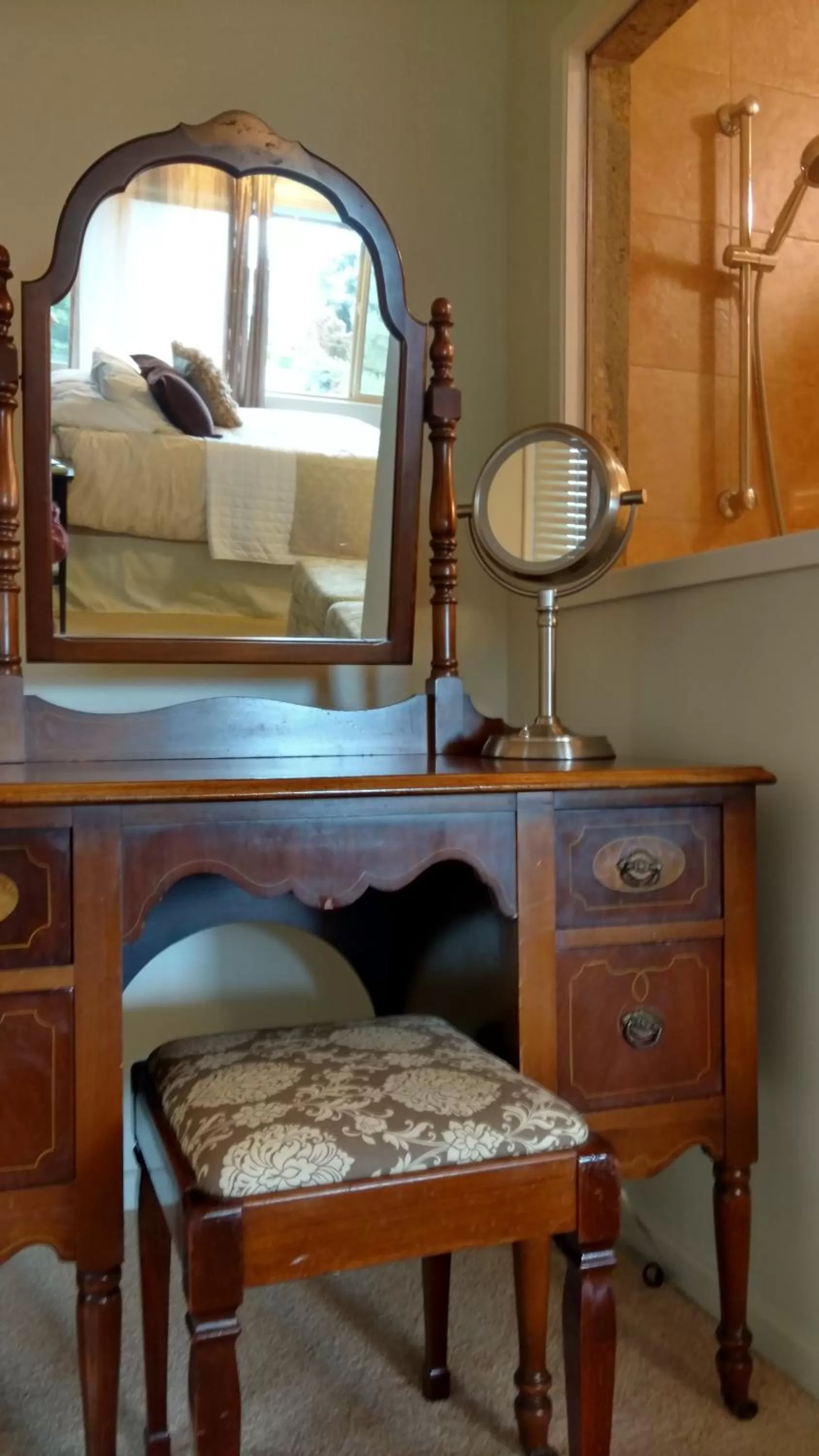 Decorative detail, Bed in Greenhouse Inn by the Bay