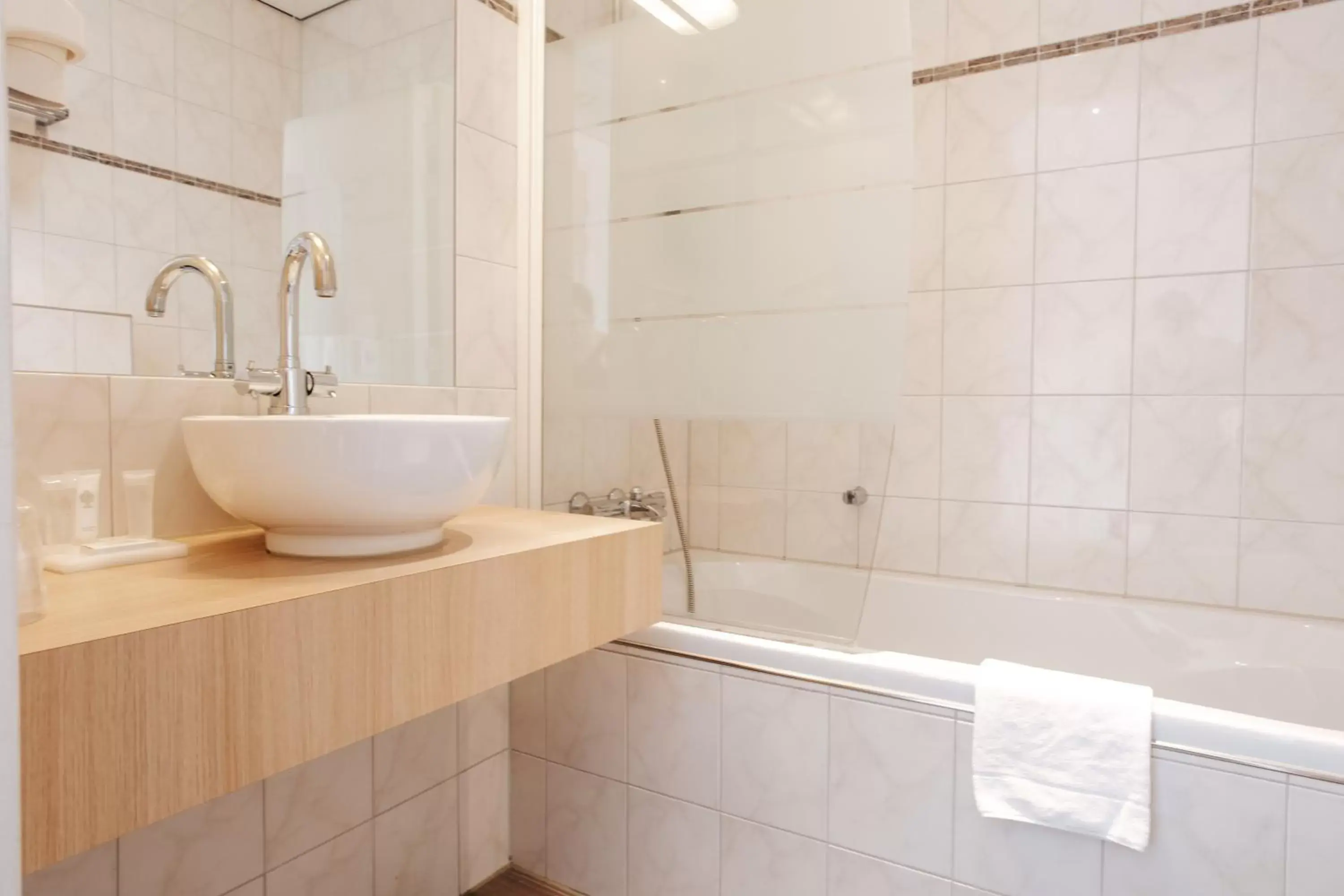 Standard Twin Room in Queen Hotel Standard Twin Room in Queen Hotel