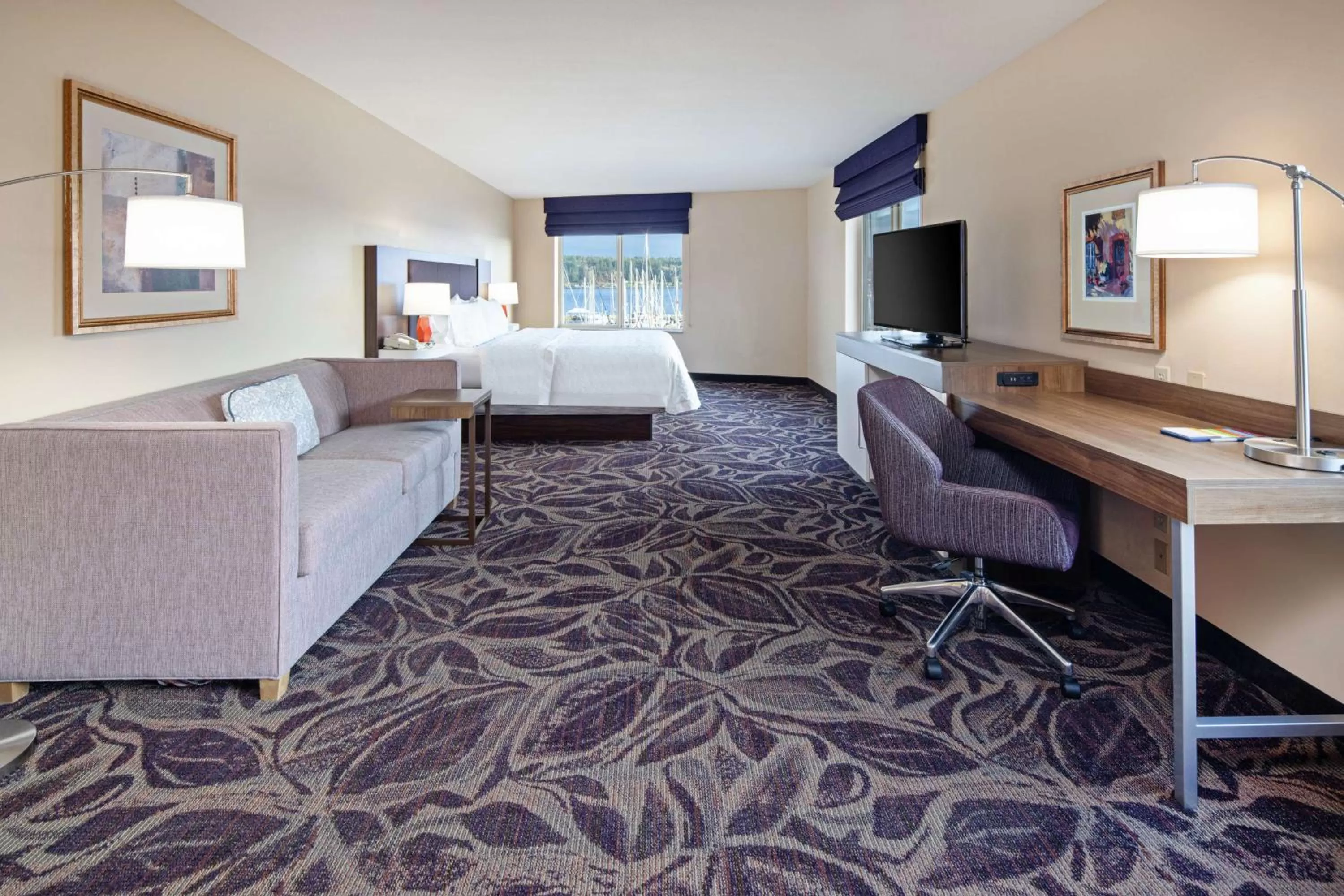 Bedroom, Bed in Hampton Inn & Suites Bremerton