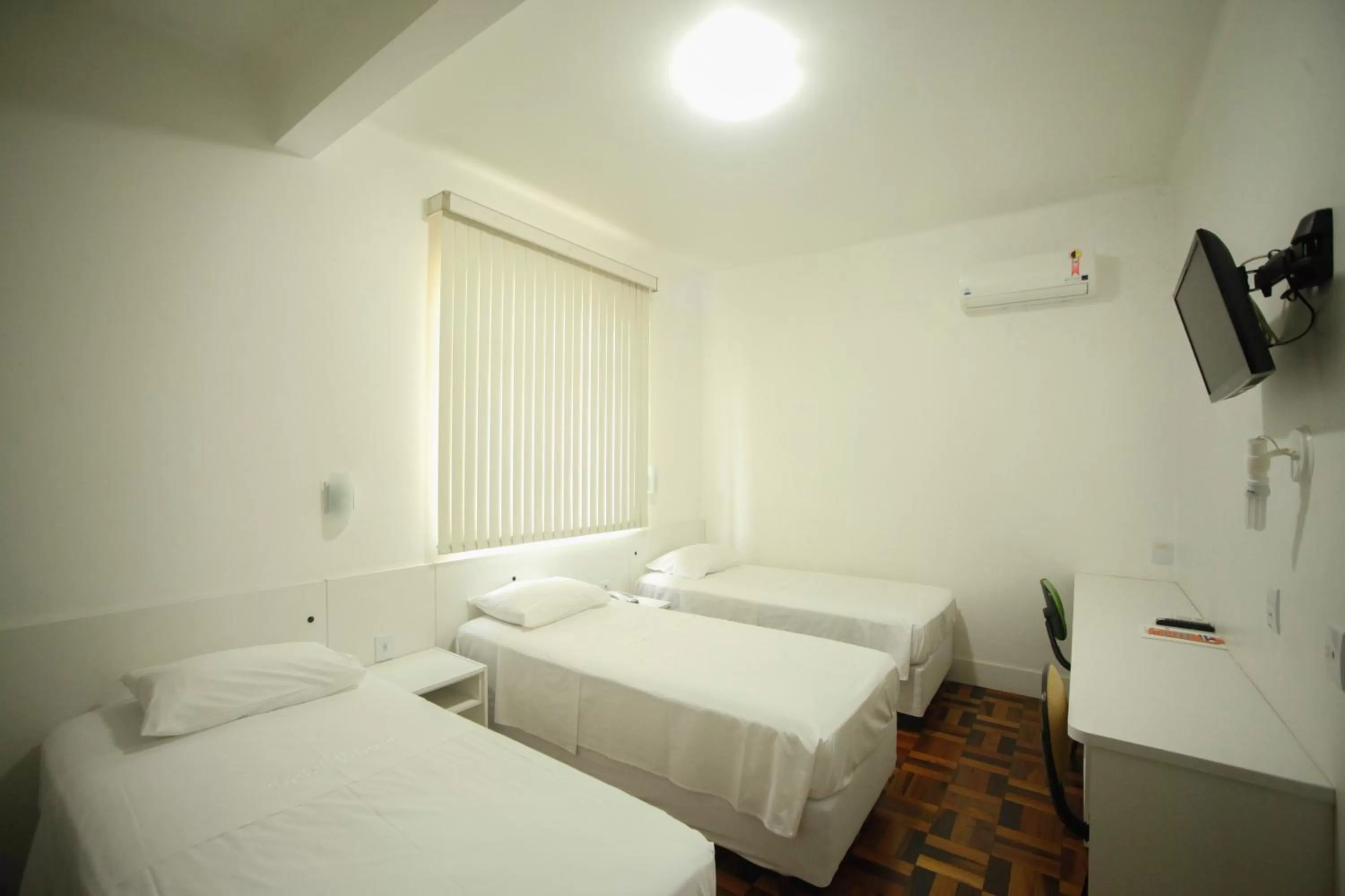 Bedroom, Bed in Hotel Vitoria - Itajaí