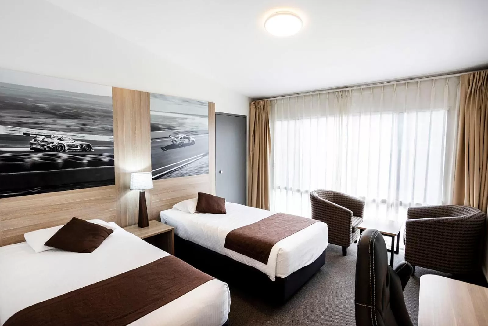 Photo of the whole room in Mantra Bathurst