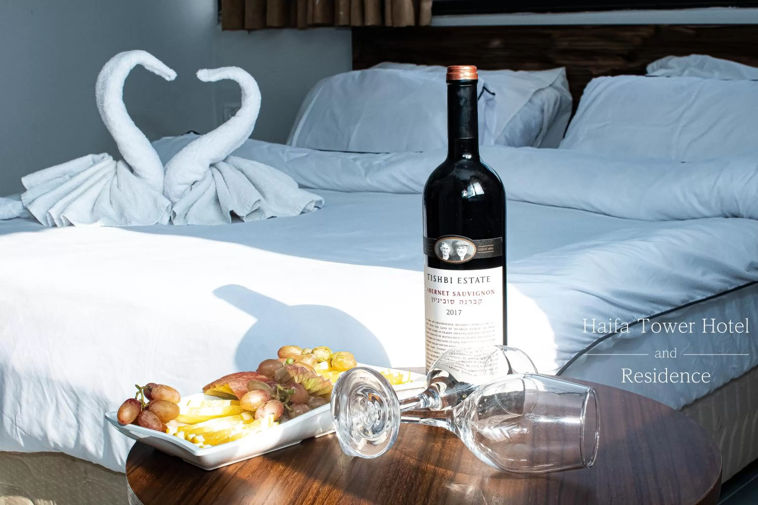 Bed in Haifa Tower Hotel - מלון מגדל חיפה