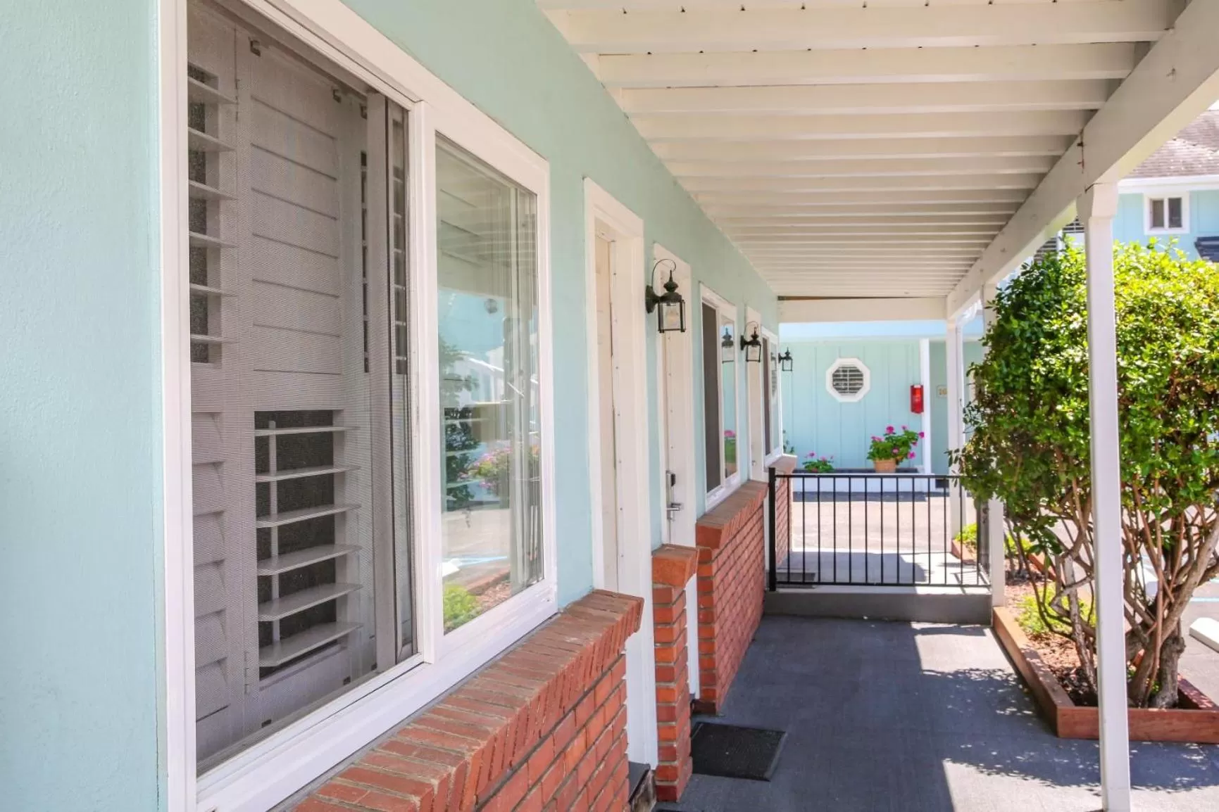 Property building in Bluebird Inn