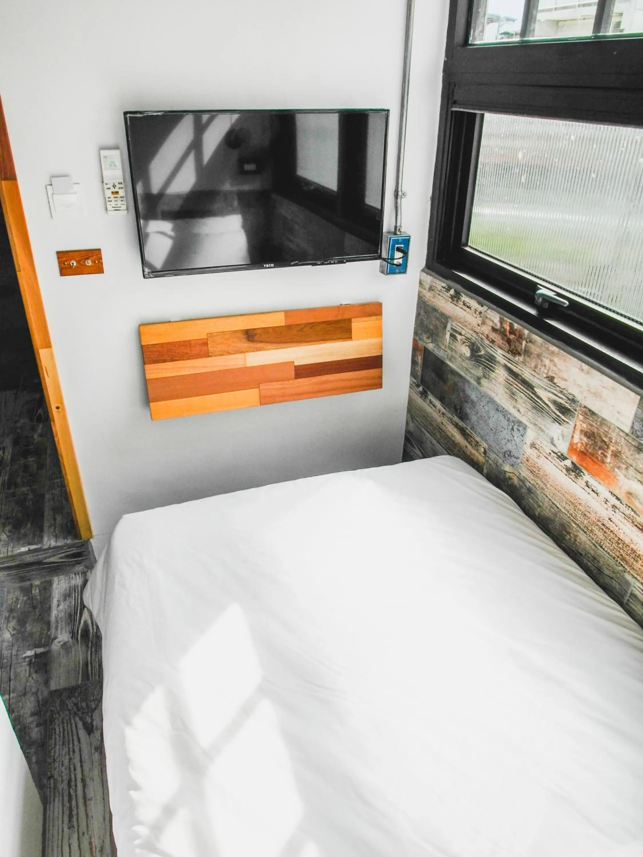 Day, Bed in You Worth Inn