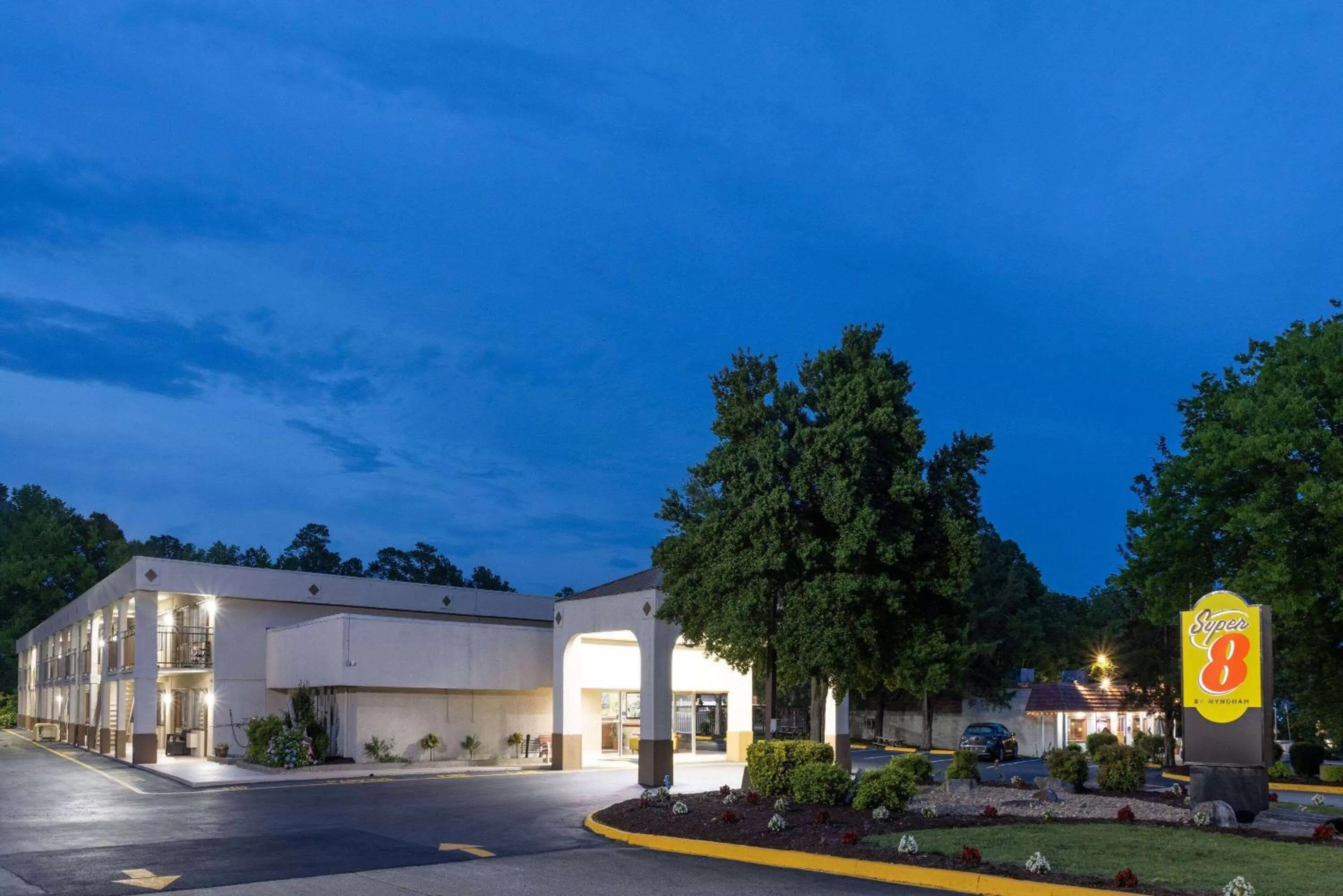 Property building in Super 8 by Wyndham Williamsburg/Historic Area