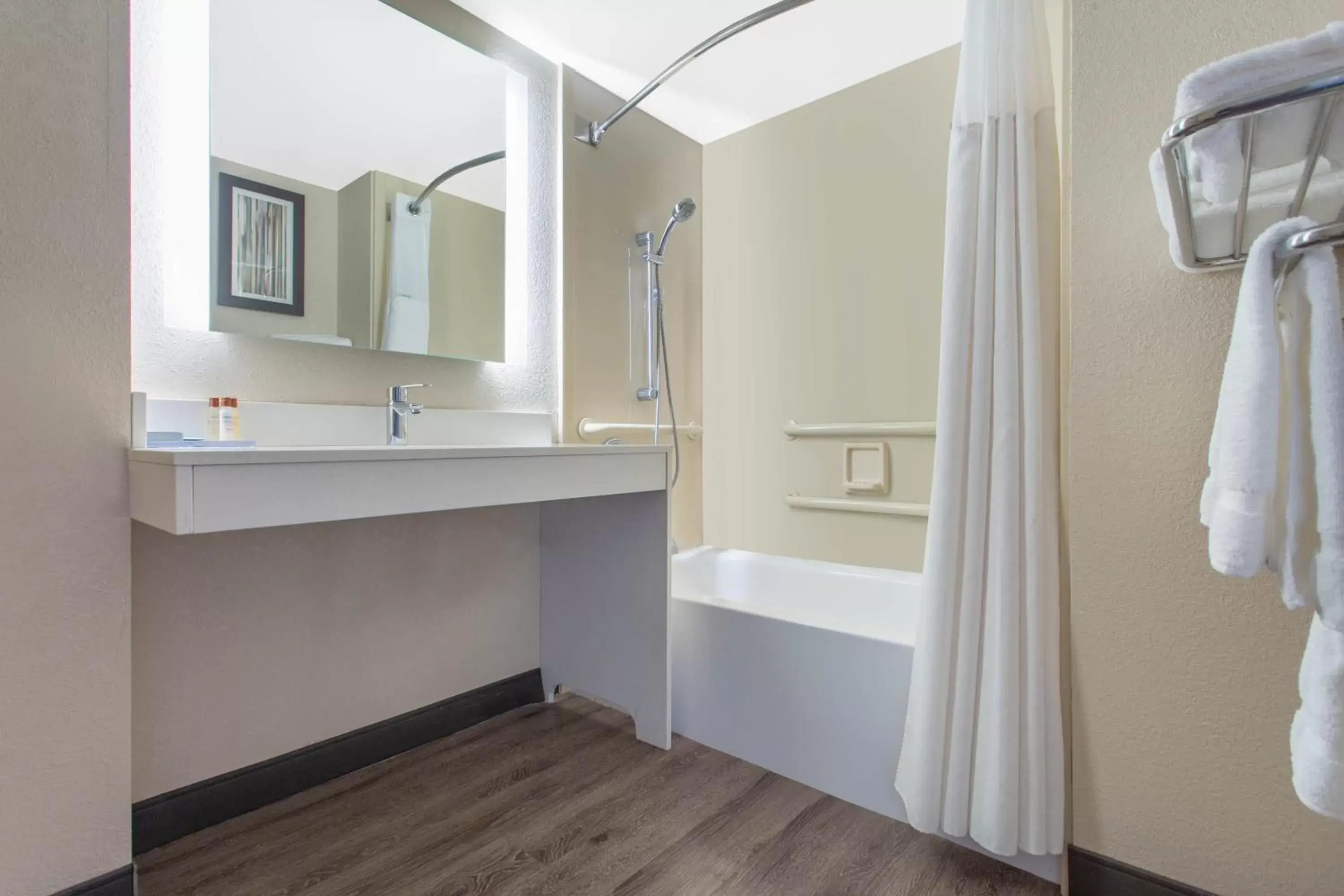 Deluxe King Room - Non-Smoking in Wingate by Wyndham Mechanicsburg Deluxe King Room - Non-Smoking in Wingate by Wyndham Mechanicsburg