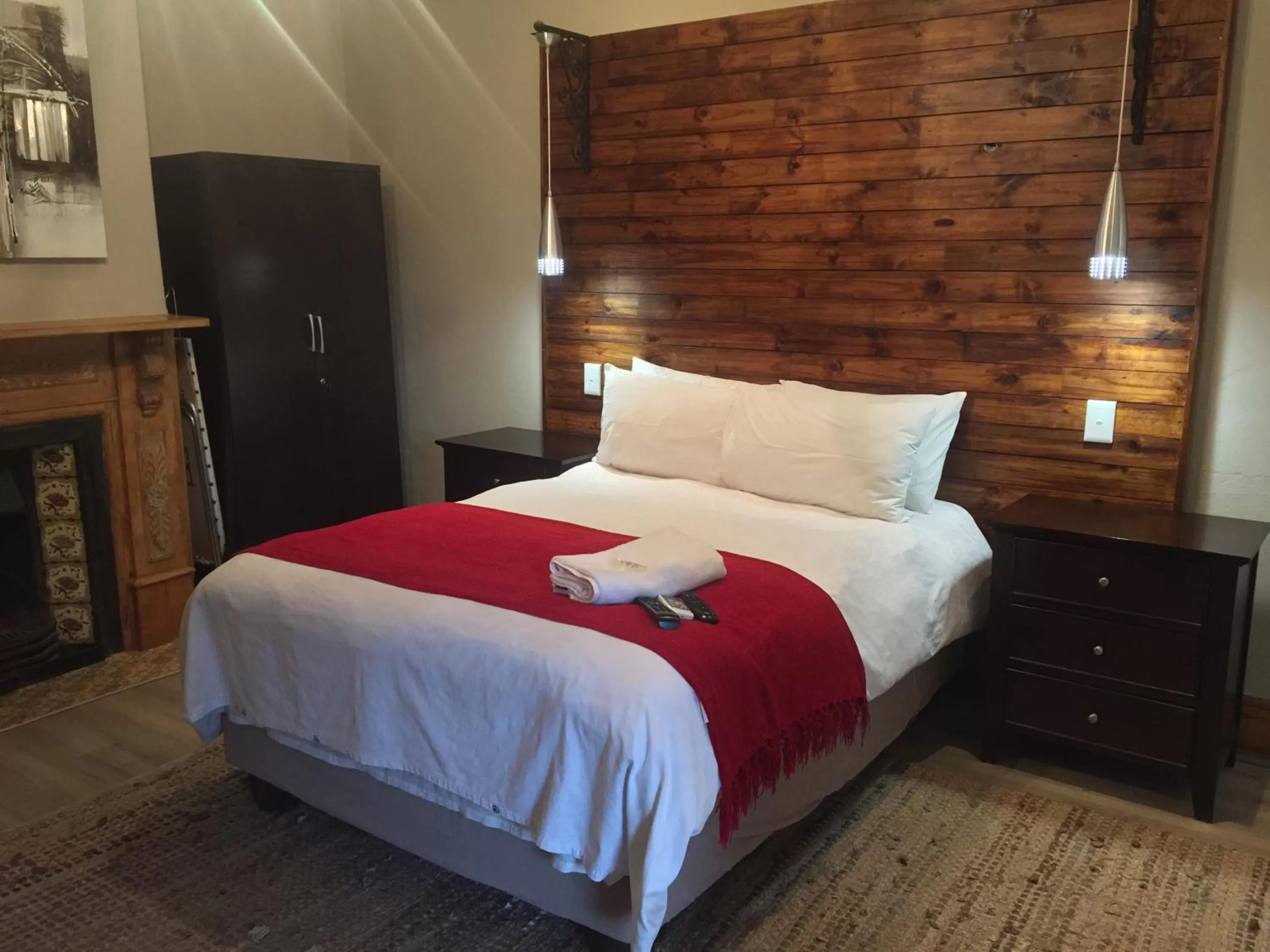 Bedroom, Bed in Tranquil House B&B @ 1 College Ave