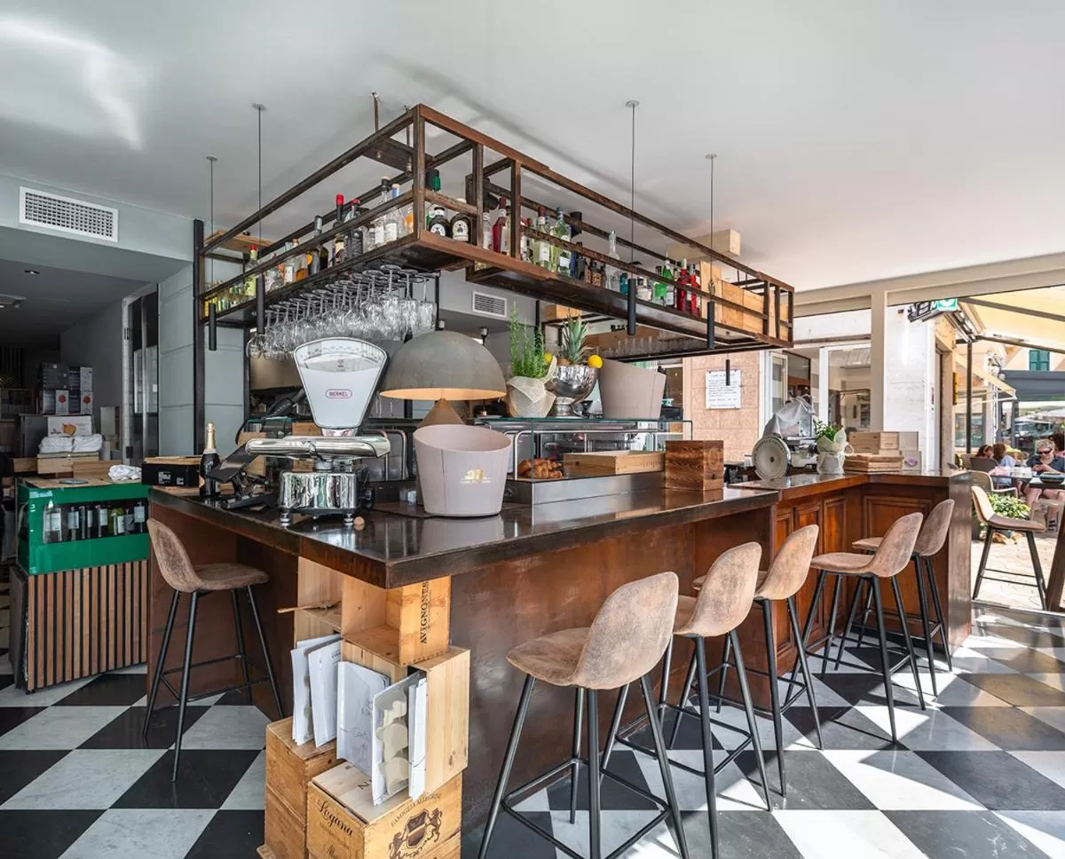 Restaurant/places to eat in Rosabianca Boutique Hotel