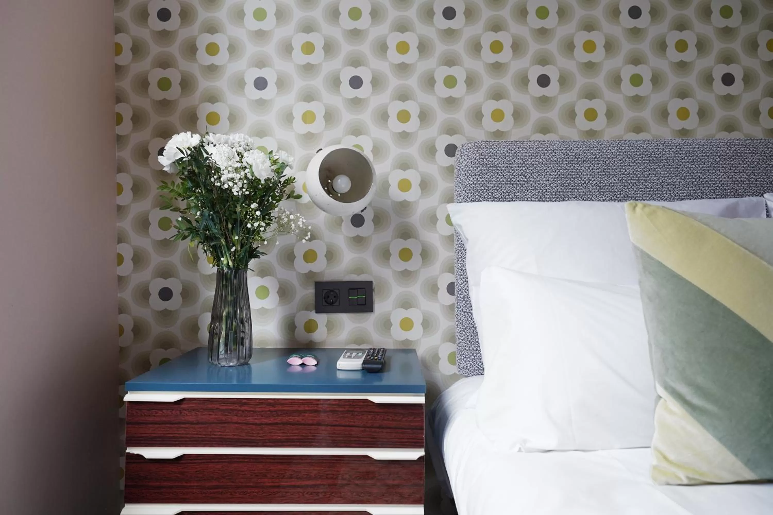 Bed in Numa Barcelona Roca