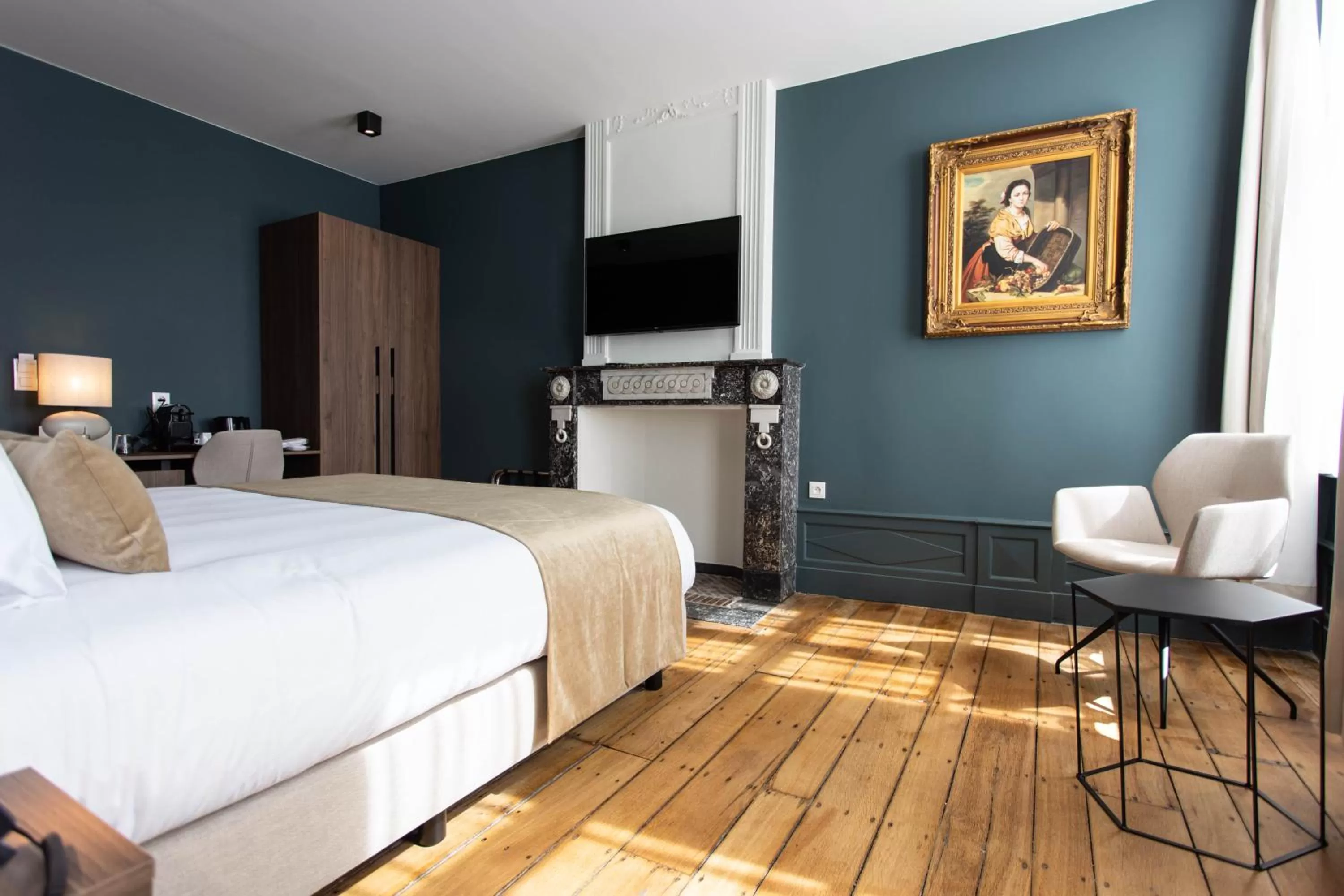 Photo of the whole room, TV/Entertainment Center in Petit-Roannay