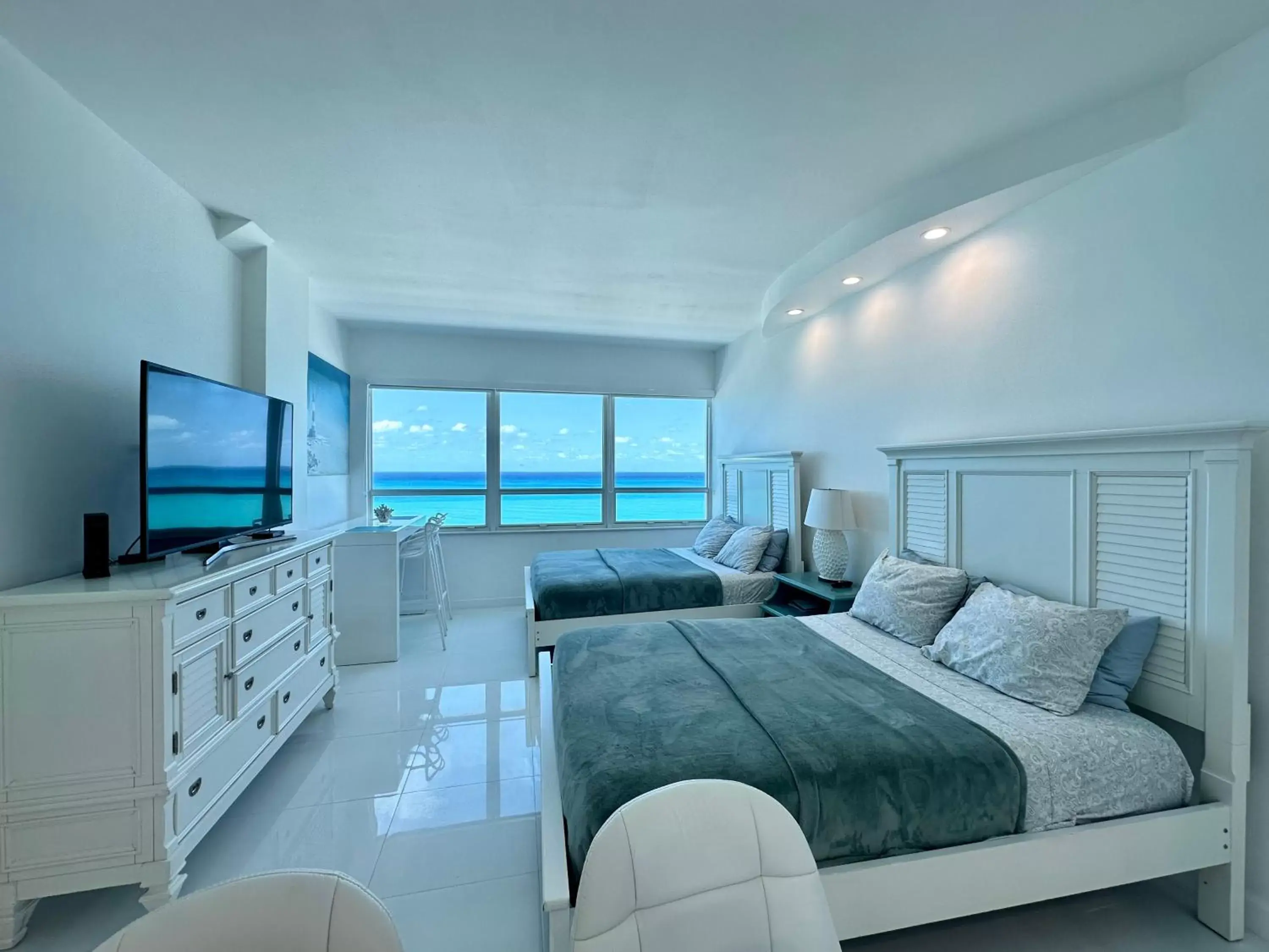 Deluxe Double Room in SeaStays Apartments Deluxe Double Room in SeaStays Apartments