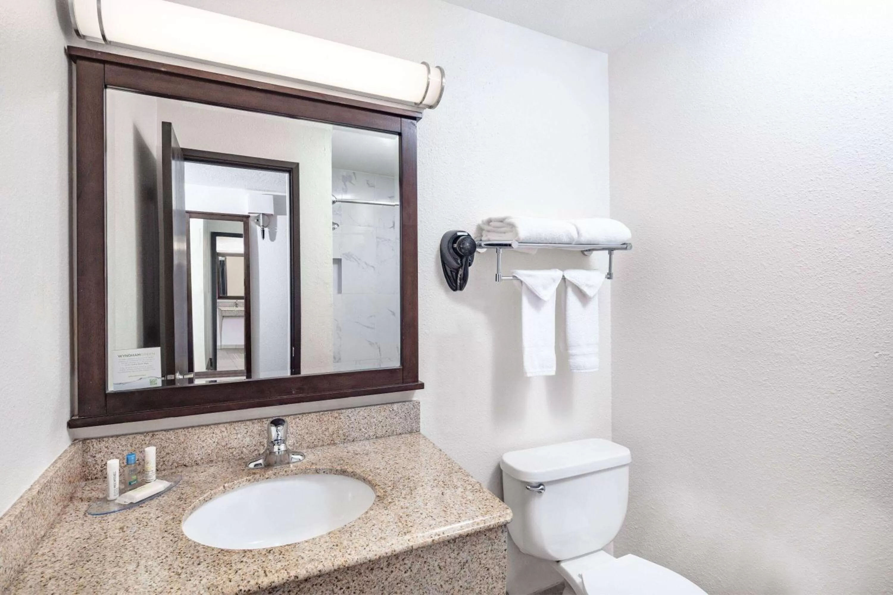 TV and multimedia in Travelodge by Wyndham Newport