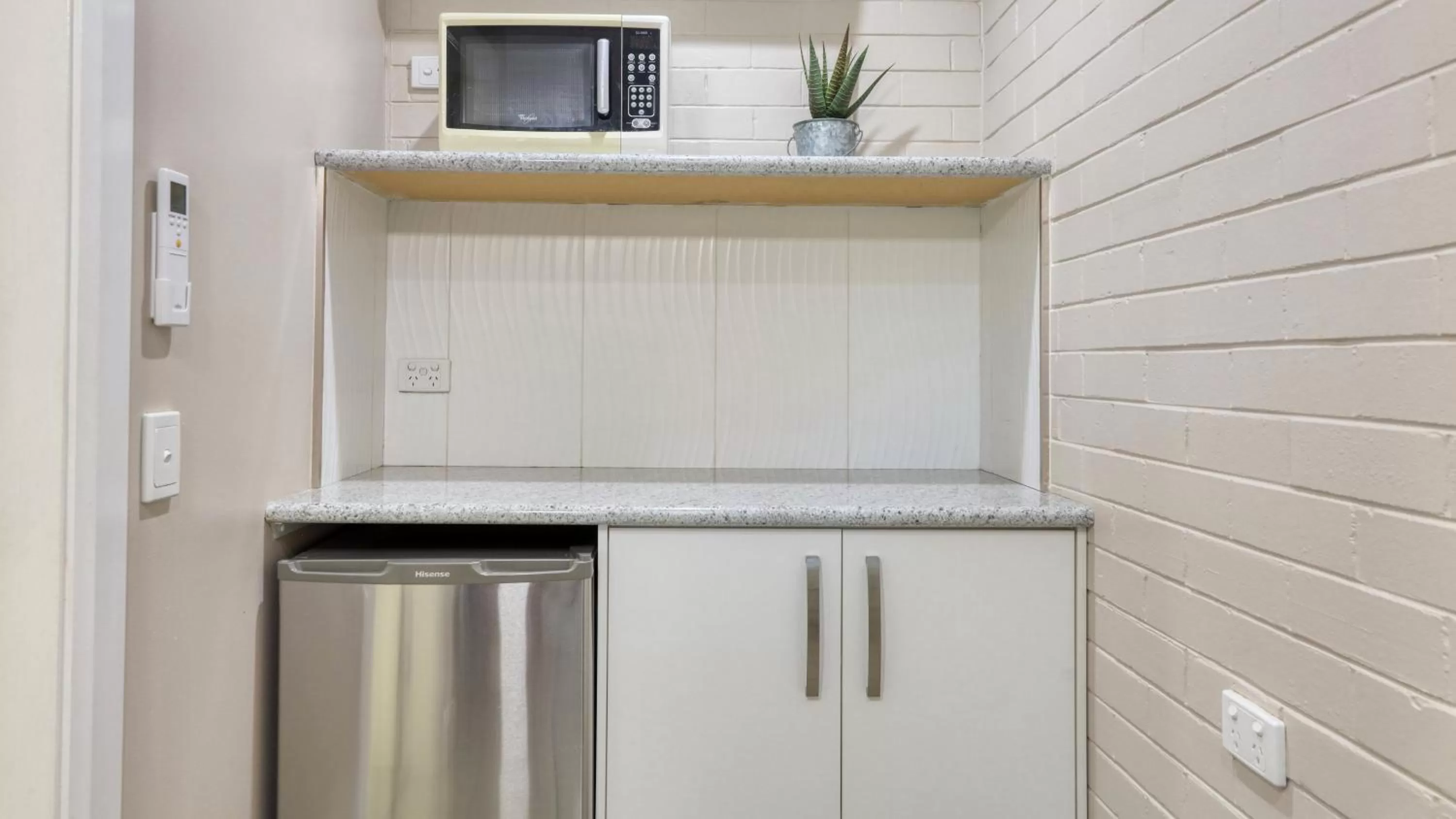 Kitchen or kitchenette in Country Leisure Motor Inn