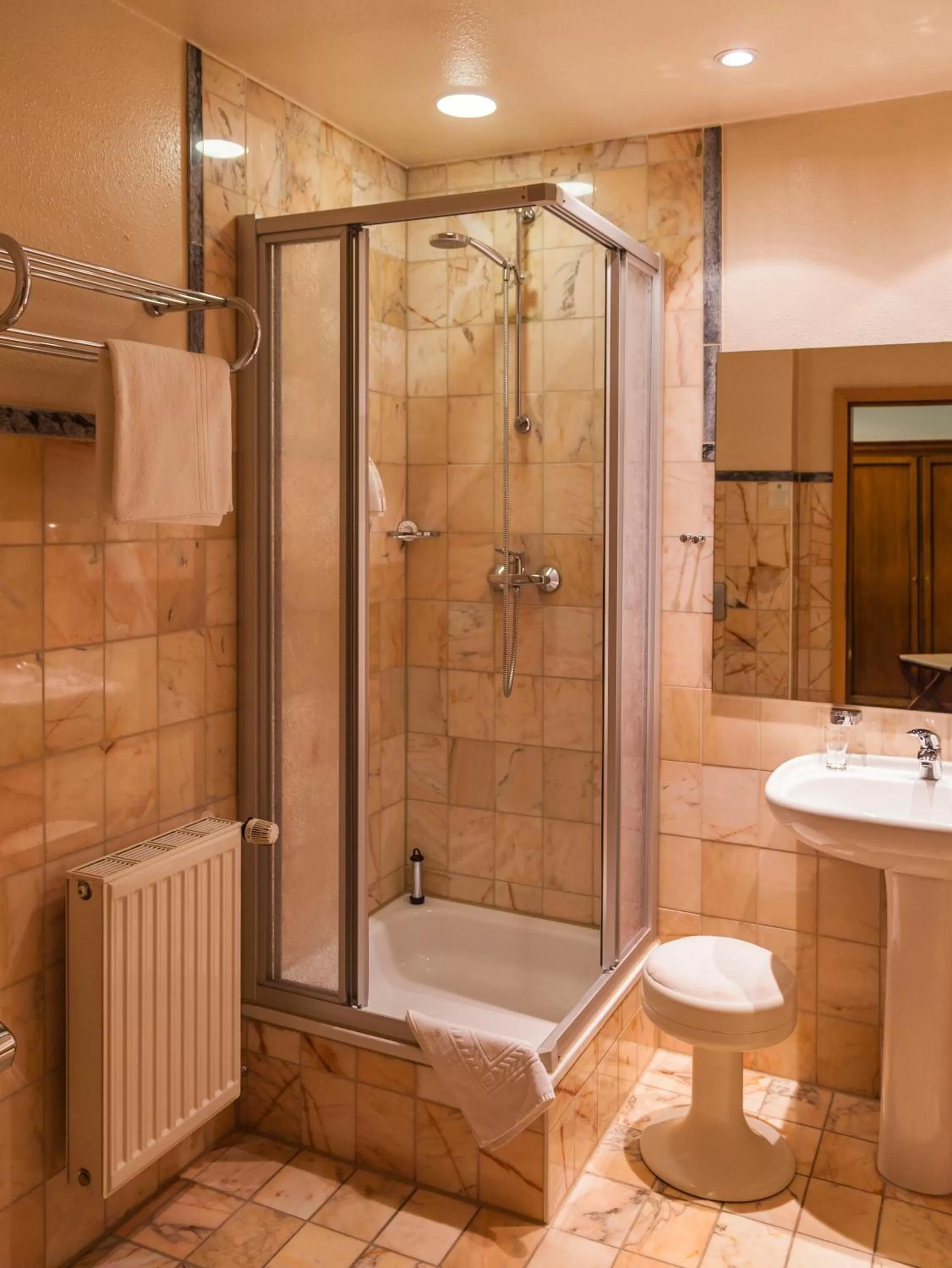 Bathroom in Hotel Ratskeller Schwarzenberg