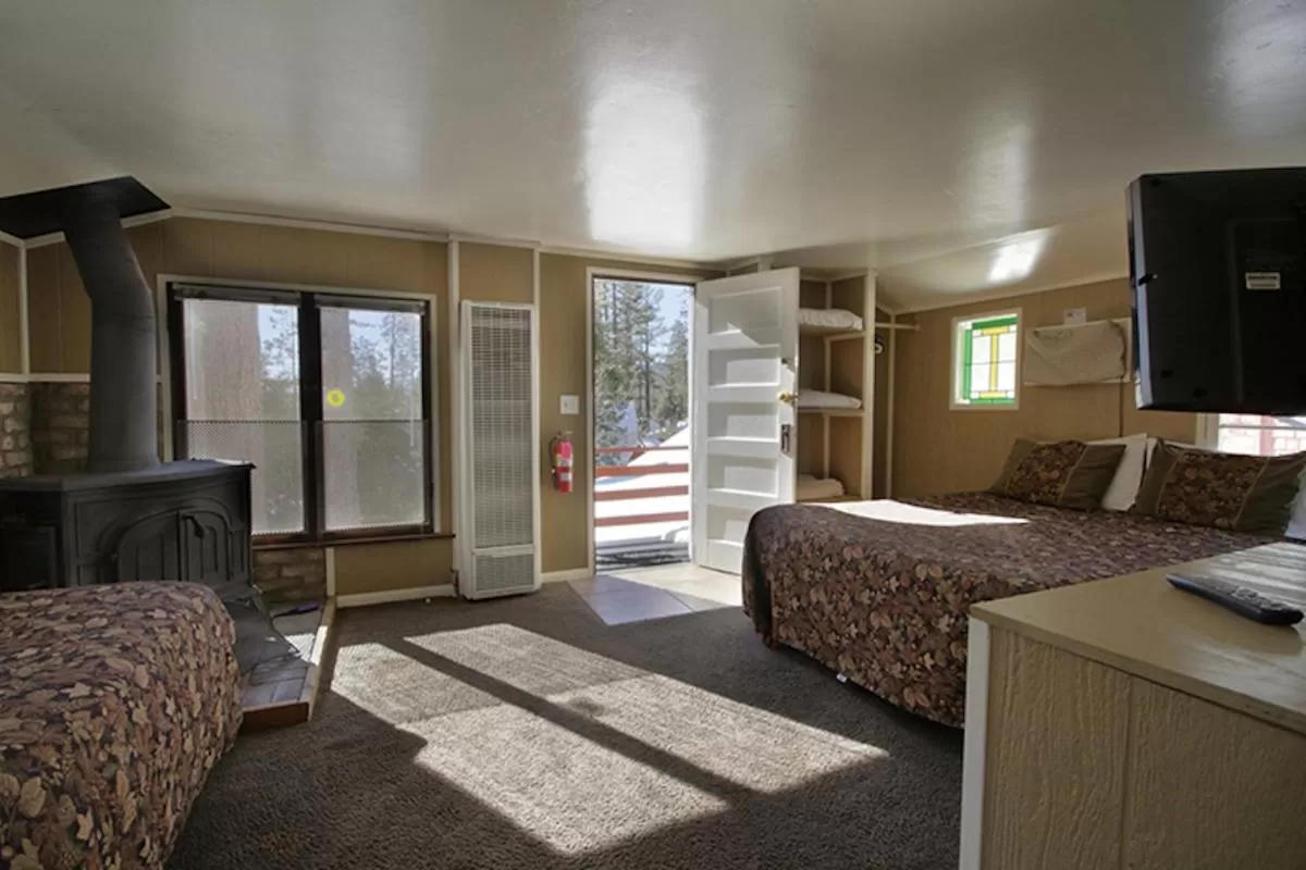 Bed in Silver Pines Lodge