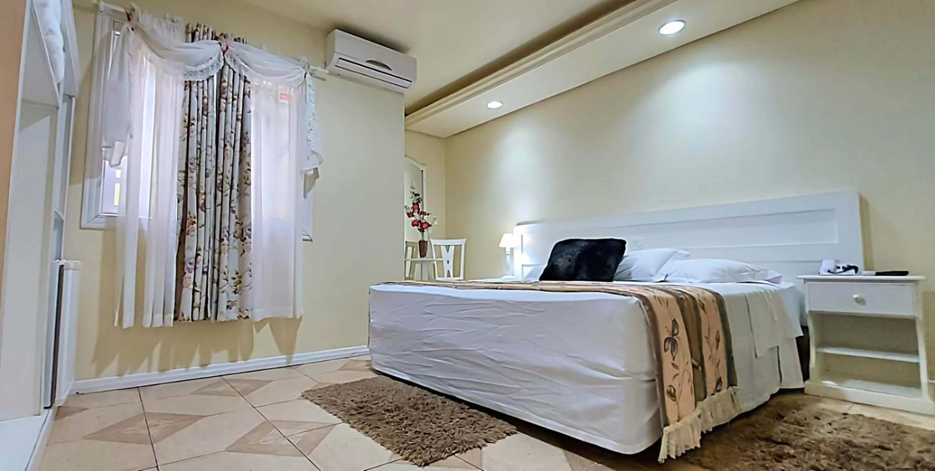 Photo of the whole room, Bed in Pousada dos Anjos