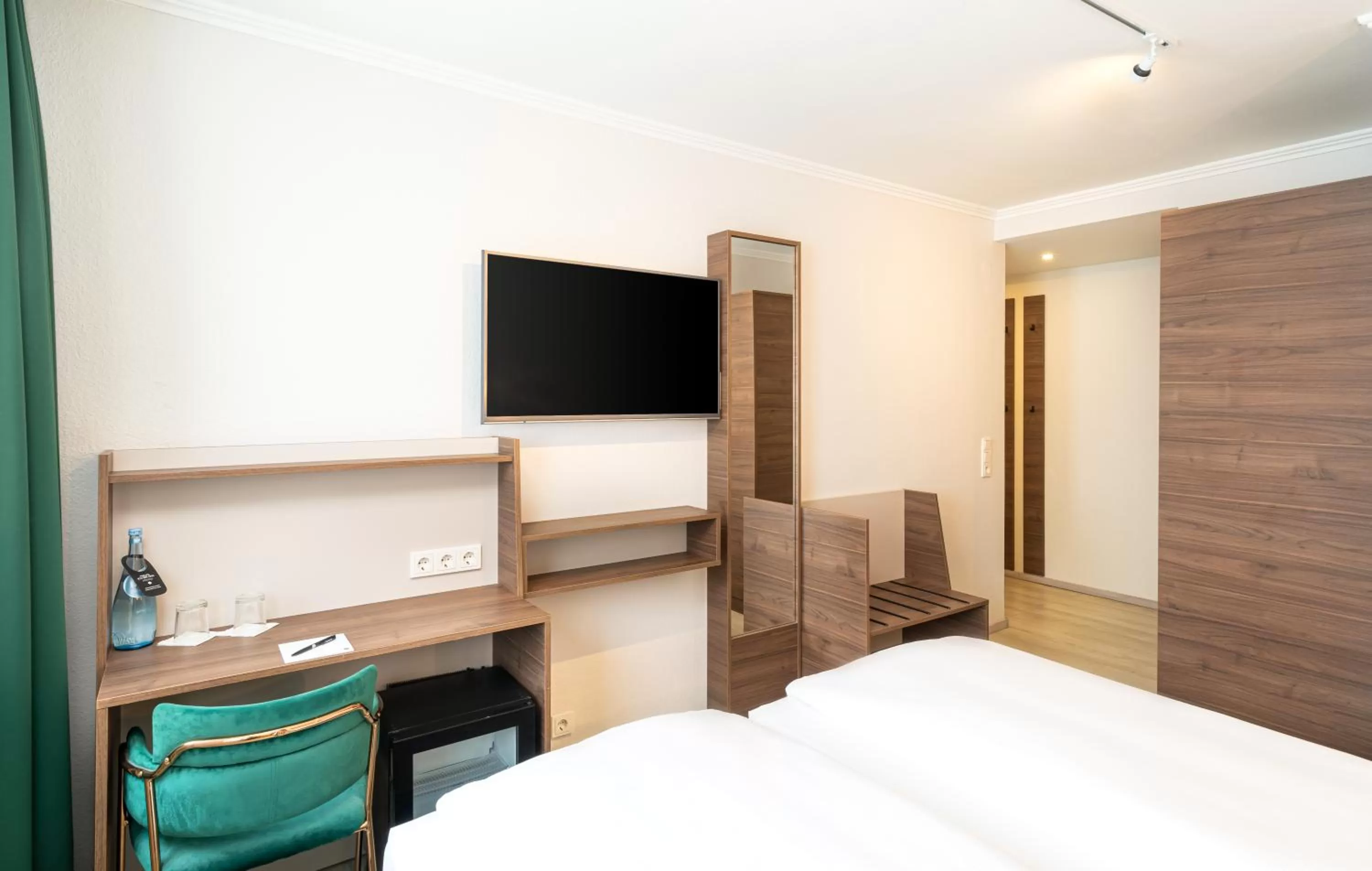 TV and multimedia, Bed in Arthotel ANA Liberty Bremen City