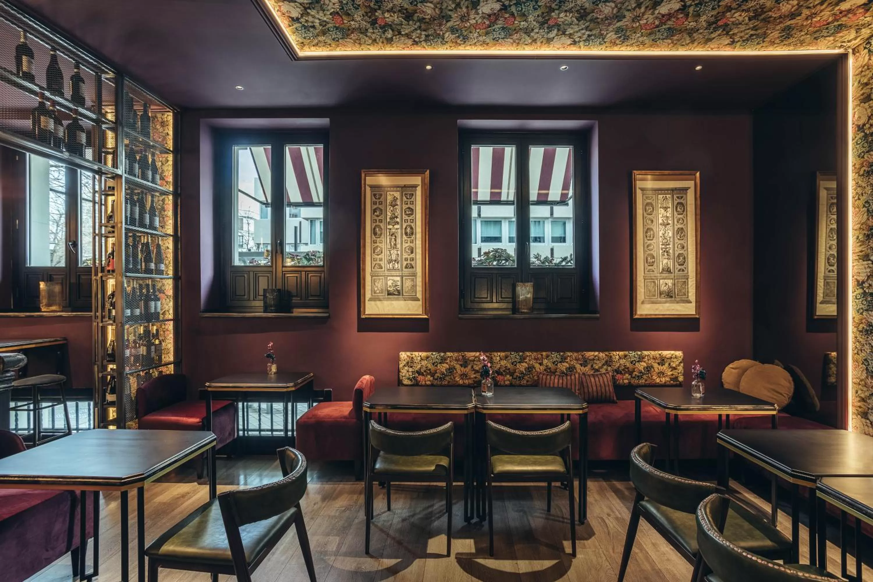 Restaurant/places to eat in One Shot Luchana