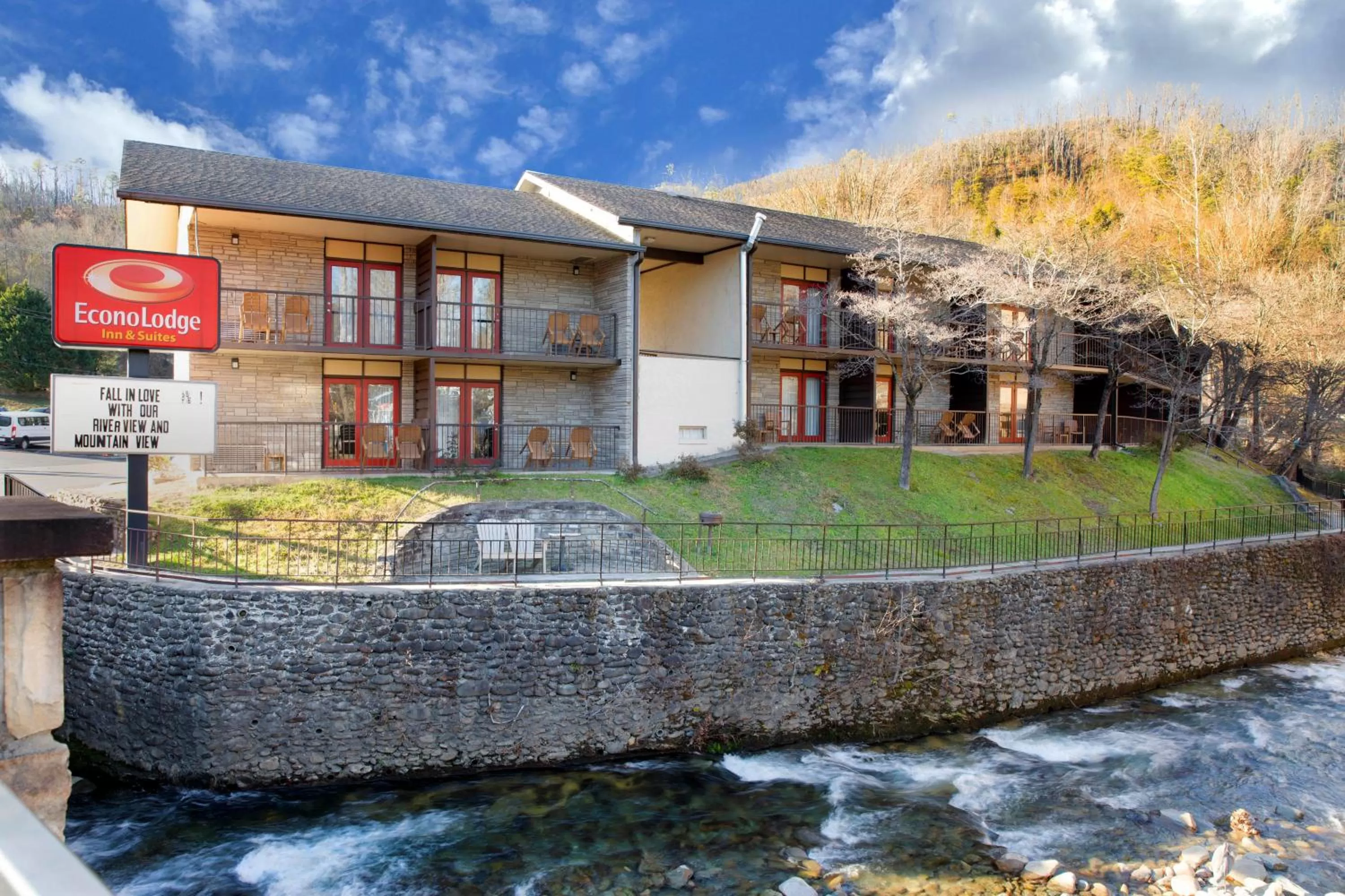 Natural landscape in Econo Lodge Inn & Suites on the River