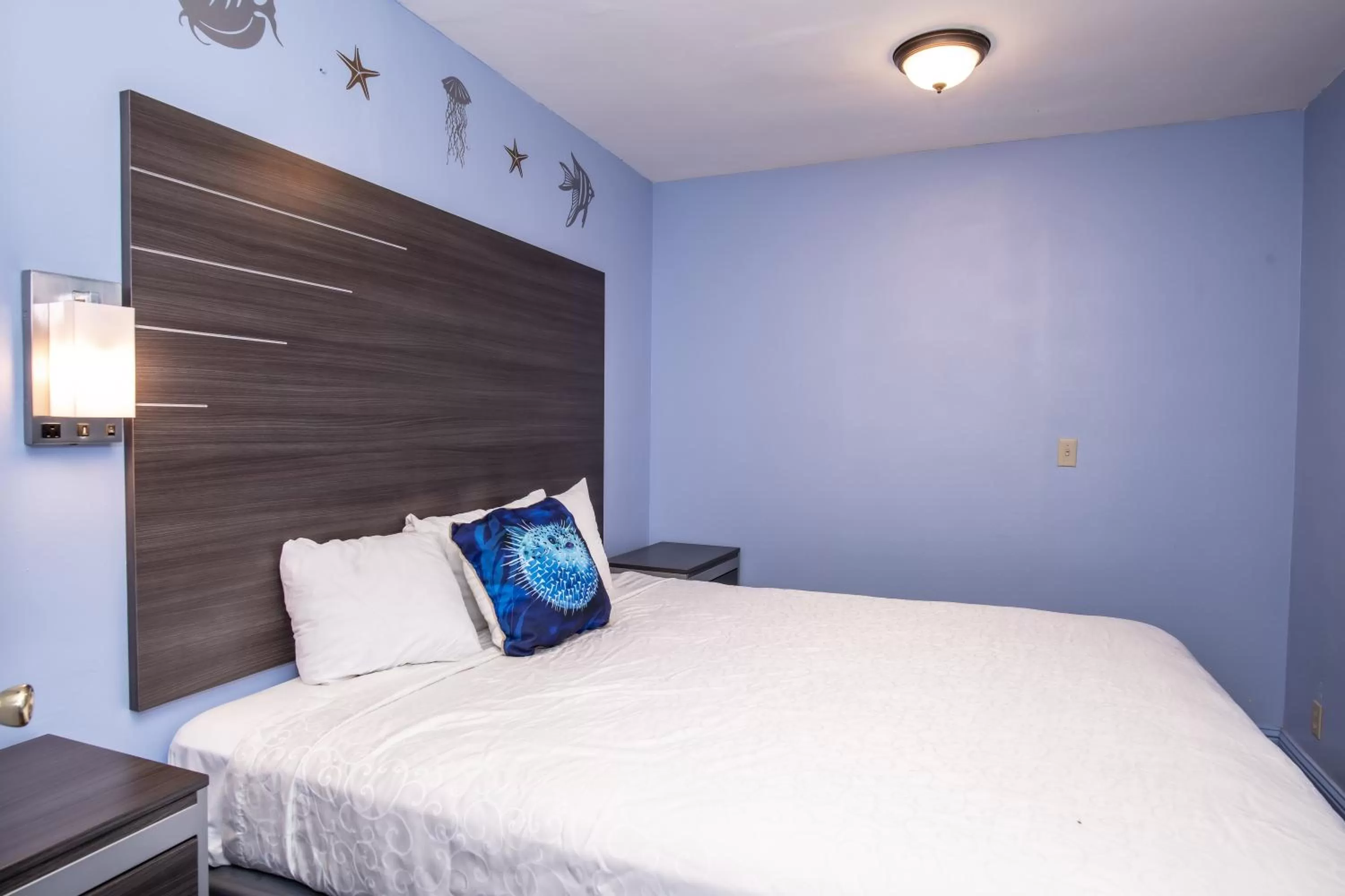 Bed in Aqua Breeze Inn