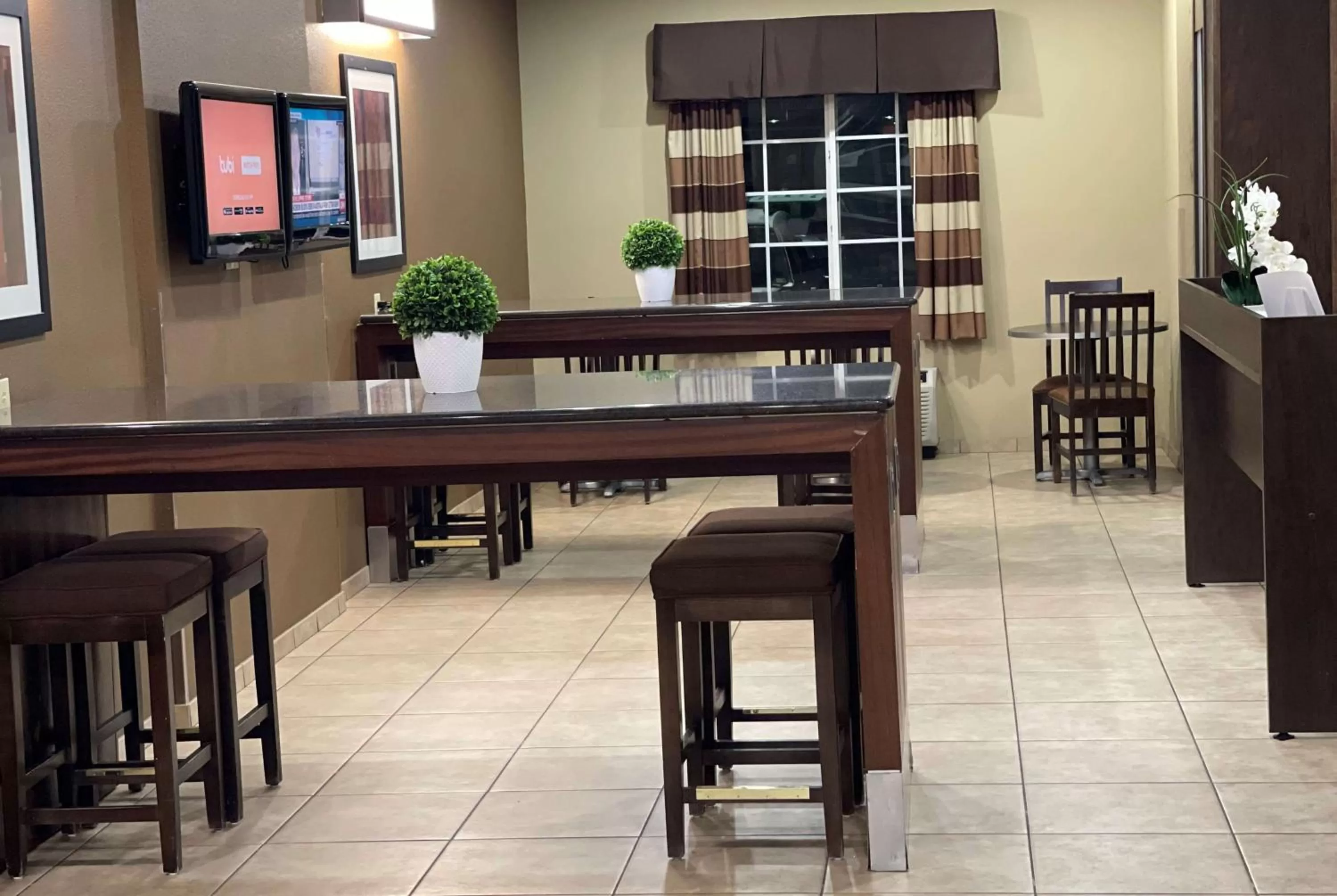 Restaurant/places to eat in Microtel Inn & Suites by Wyndham Harrisonburg