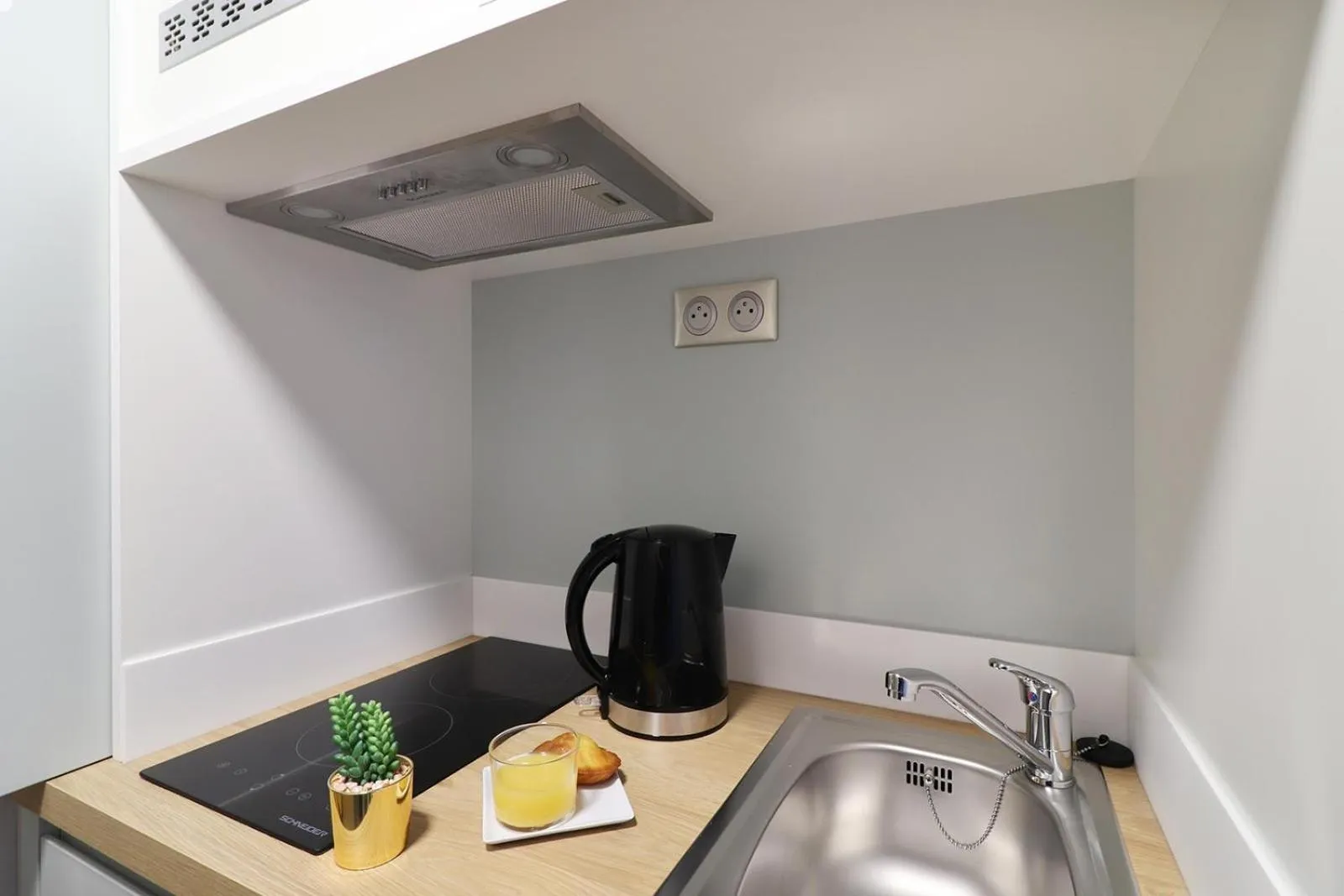 Coffee/tea facilities in Appart'City Confort Toulouse Diagora Labège