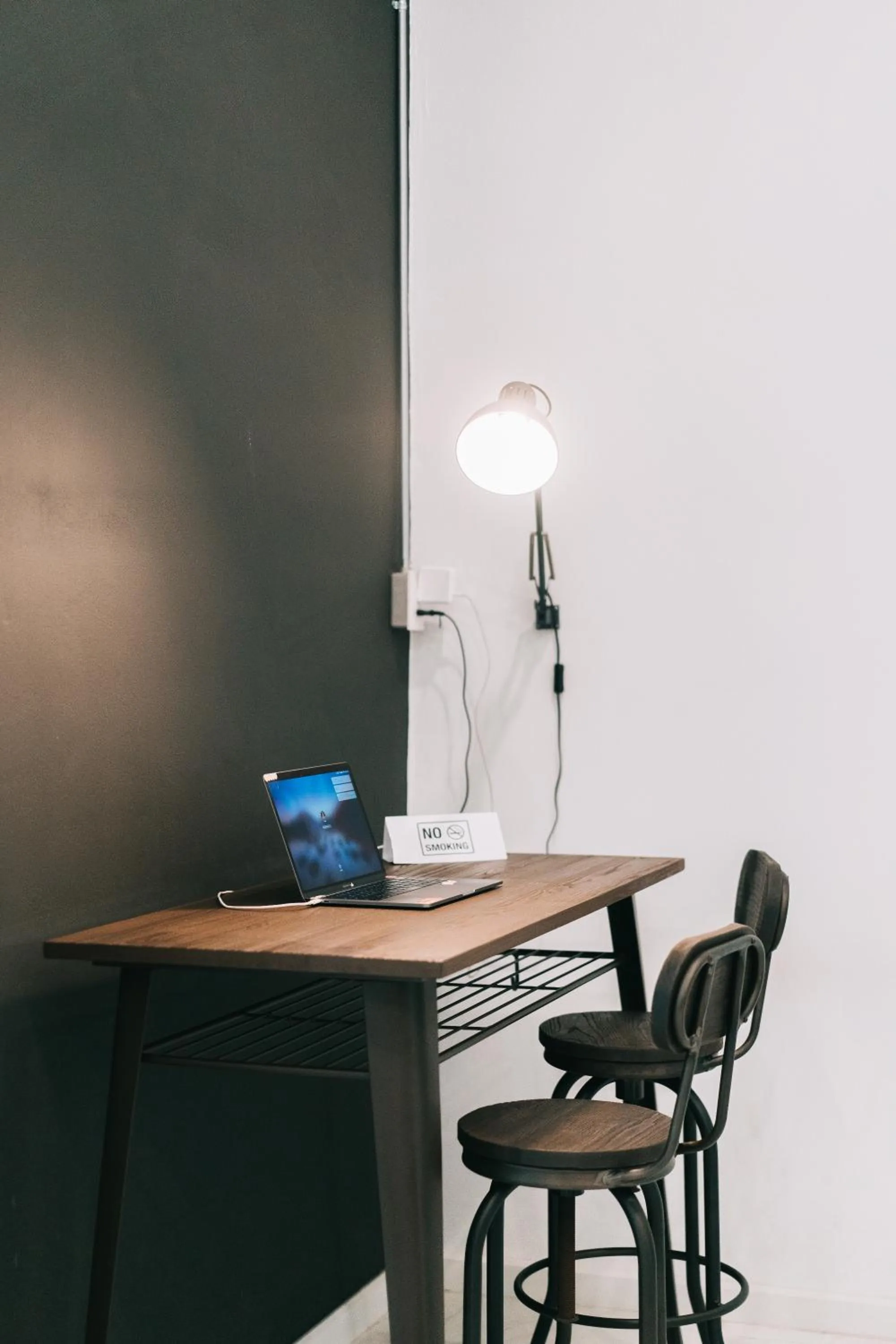 Communal lounge/ TV room in COZ Ratchathewi