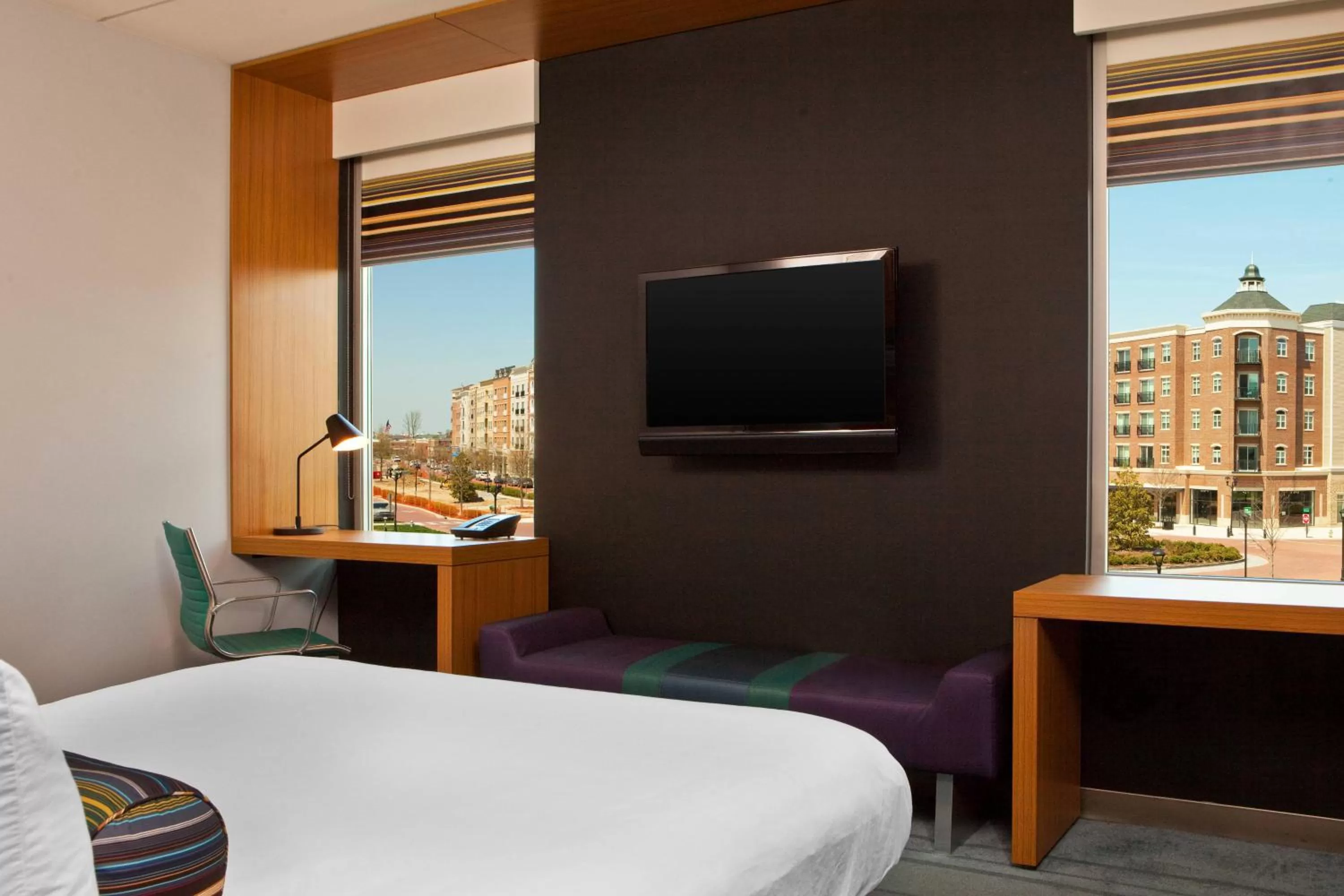 King Room with Roll-in Shower - Mobility and Hearing Accessible in Aloft Richmond West Short Pump