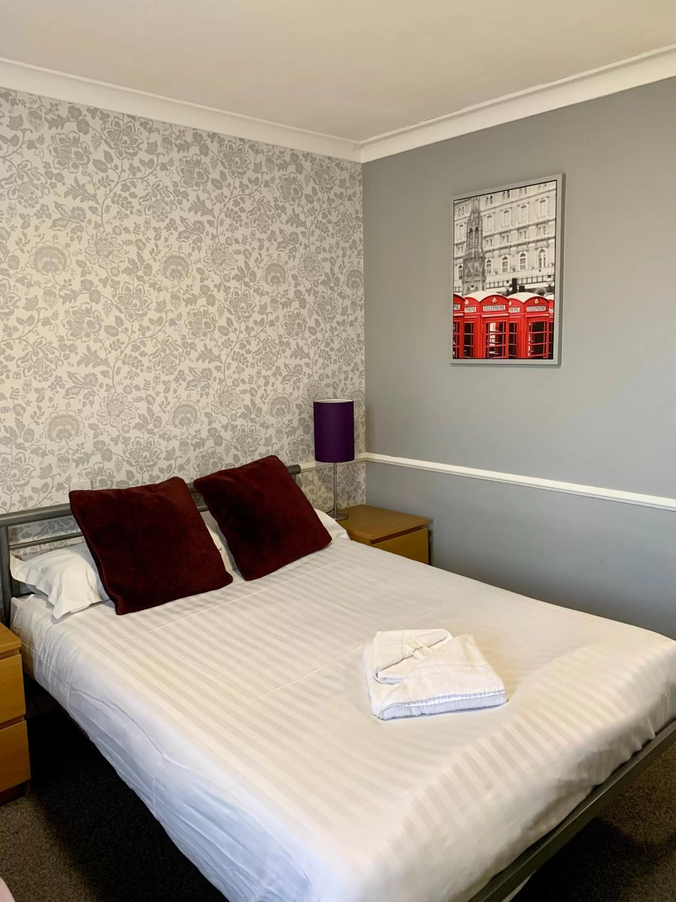 Photo of the whole room, Bed in Northumberland Hotel