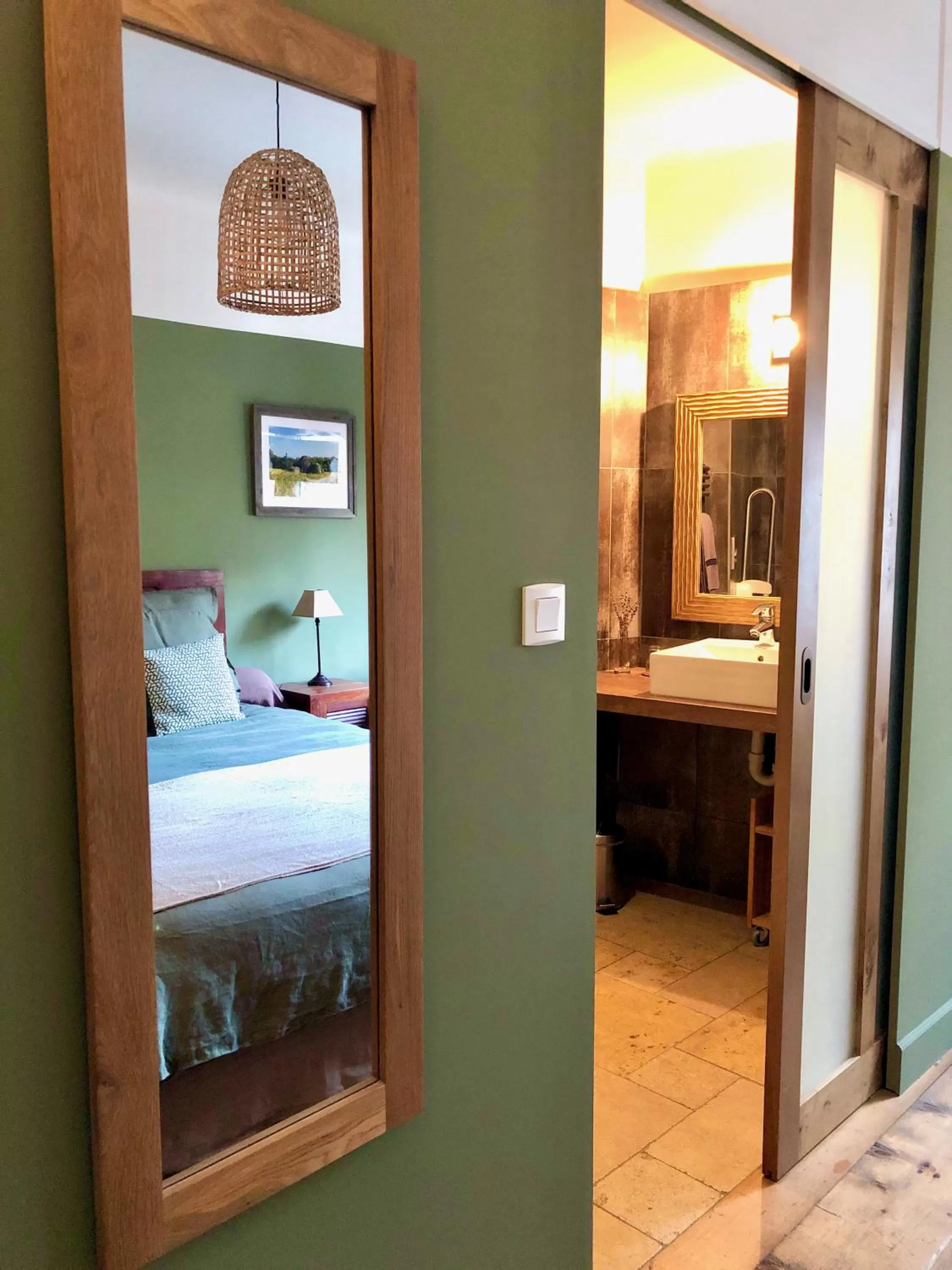 Bathroom, Bed in L'Autre Maison