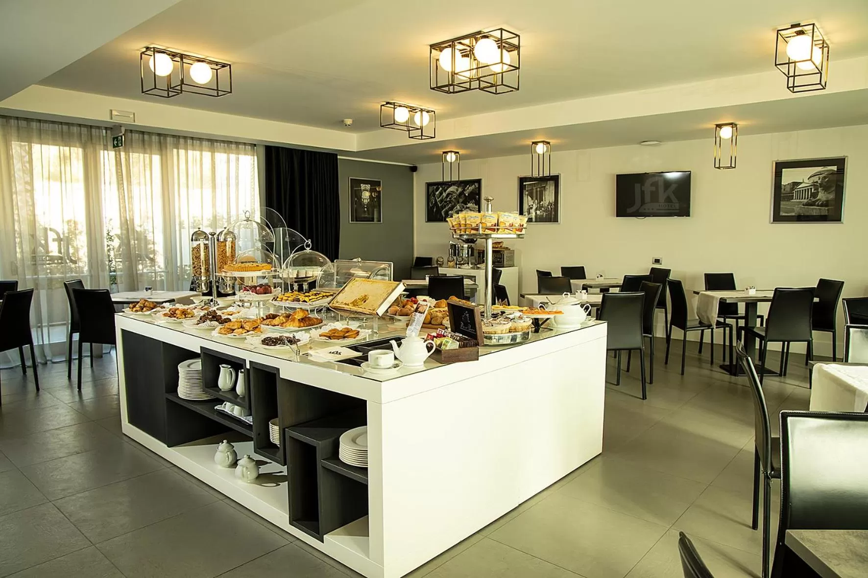 Food and drinks in Best Western JFK Hotel