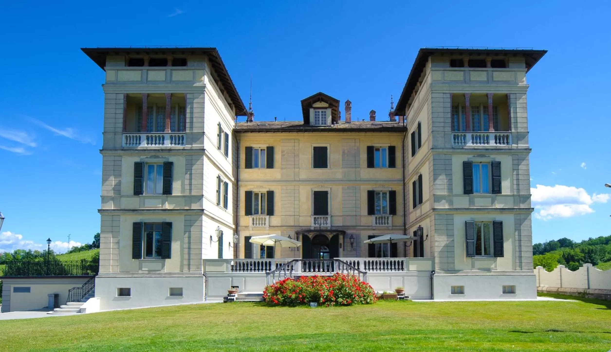 Facade/entrance in Hotel Villa La Bollina